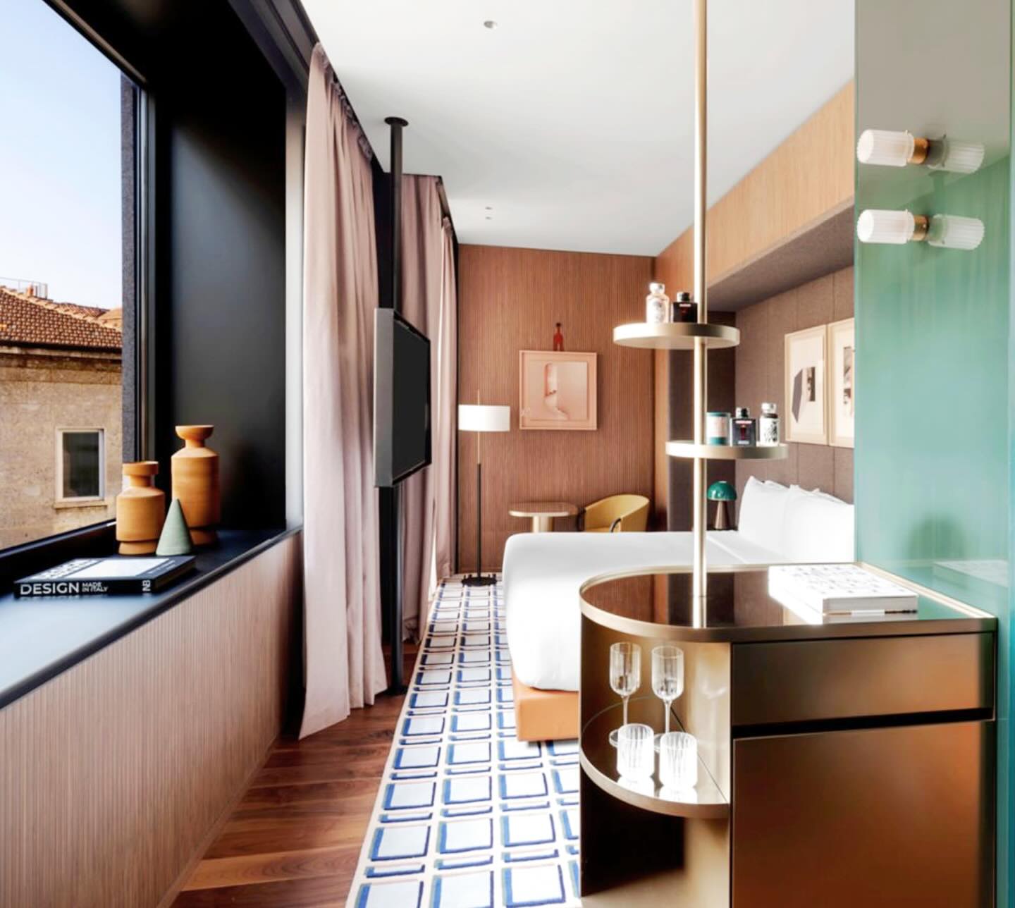 I miei vasi hanno trovato casa in un luogo davvero speciale: l’hotel @casabrerahotel di Milano, un gioiello nel cuore della città .
Un ambiente unico, dove ogni dettaglio porta la firma inconfondibile di @patricia_urquiola , che ha saputo creare spazi eleganti, accoglienti e pieni di carattere.
thanks to @jrart_intl
#DesignMilano #CasaBrera #PatriciaUrquiola #InteriorDesign #VasiDesign #MilanoDesign #ArtigianatoContemporaneo