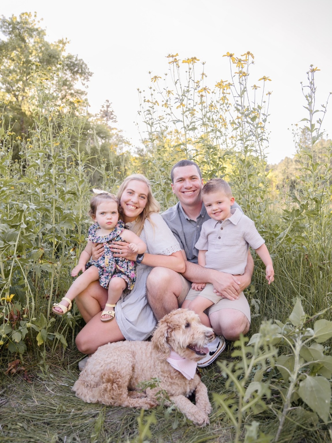 🌻 “Keep your face toward the sunshine, and the shadows will fall behind you.” – Walt Whitman
.
.
.
Albuquerque photography, Albuquerque photos, Albuquerque photographer, Rio Rancho photographer, Rio Rancho family photographer, Rio Rancho family photos, Albuquerque family photographer
#abqphotography
#abqphotos
#abqphotographer #rioranchophotographer
#rioranchofamilyphotographer
#photooftheday
#albuquerquefamilyphotographer #albuquerquephotographer #albuquerquephotographers #nmphotographer #bellavidaphotographynm