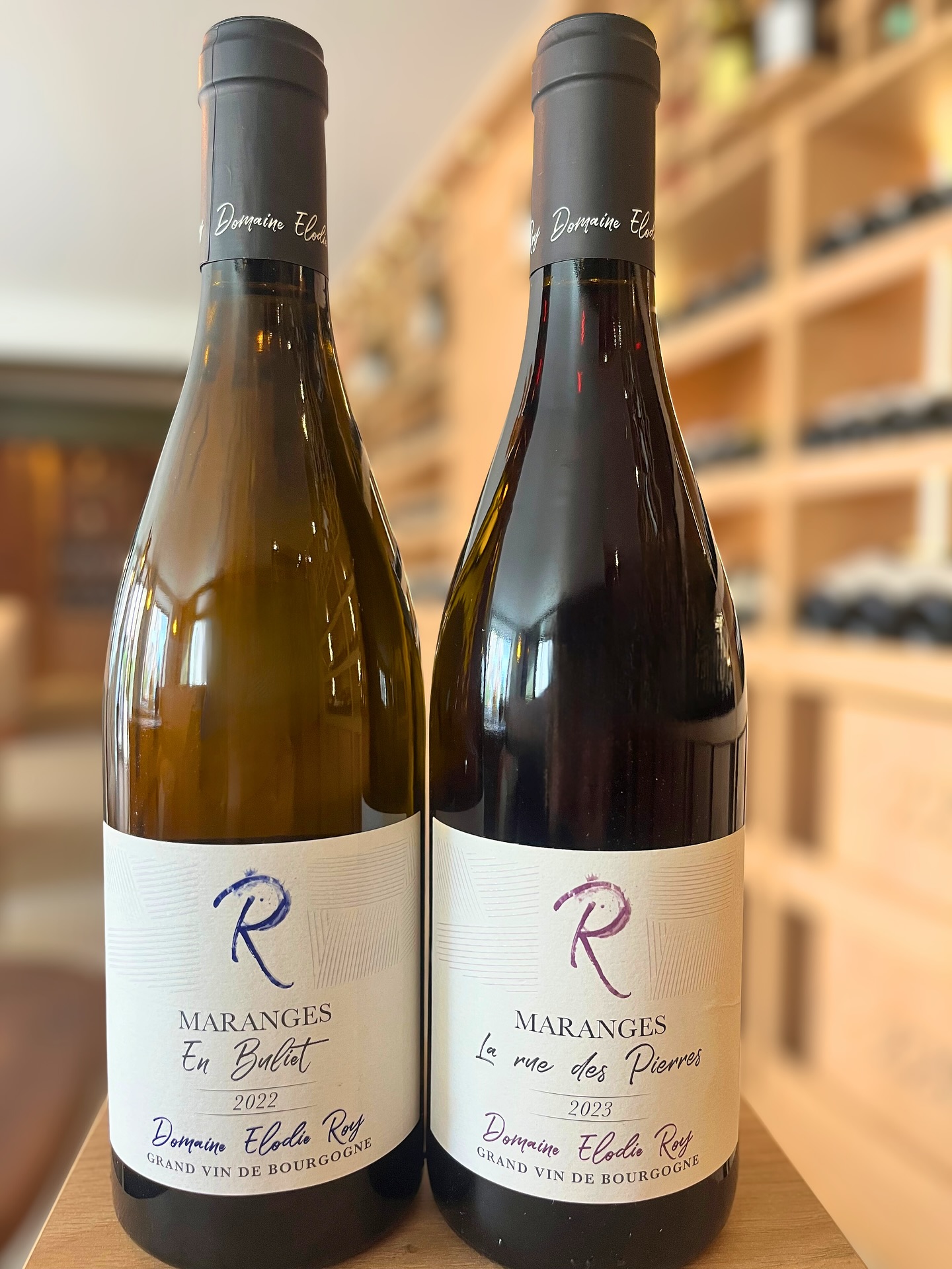 🍷❤️ Maranges rouge ou blanc ?
Le plus dur, c’est de trancher…
Des pépites de la Côte de Beaune par @domaine.elodie.roy
👉 Et comme toujours, à déguster sur place ou à emporter.
#le228 #tournus #vinsdebourgogne #bourgognetourisme
