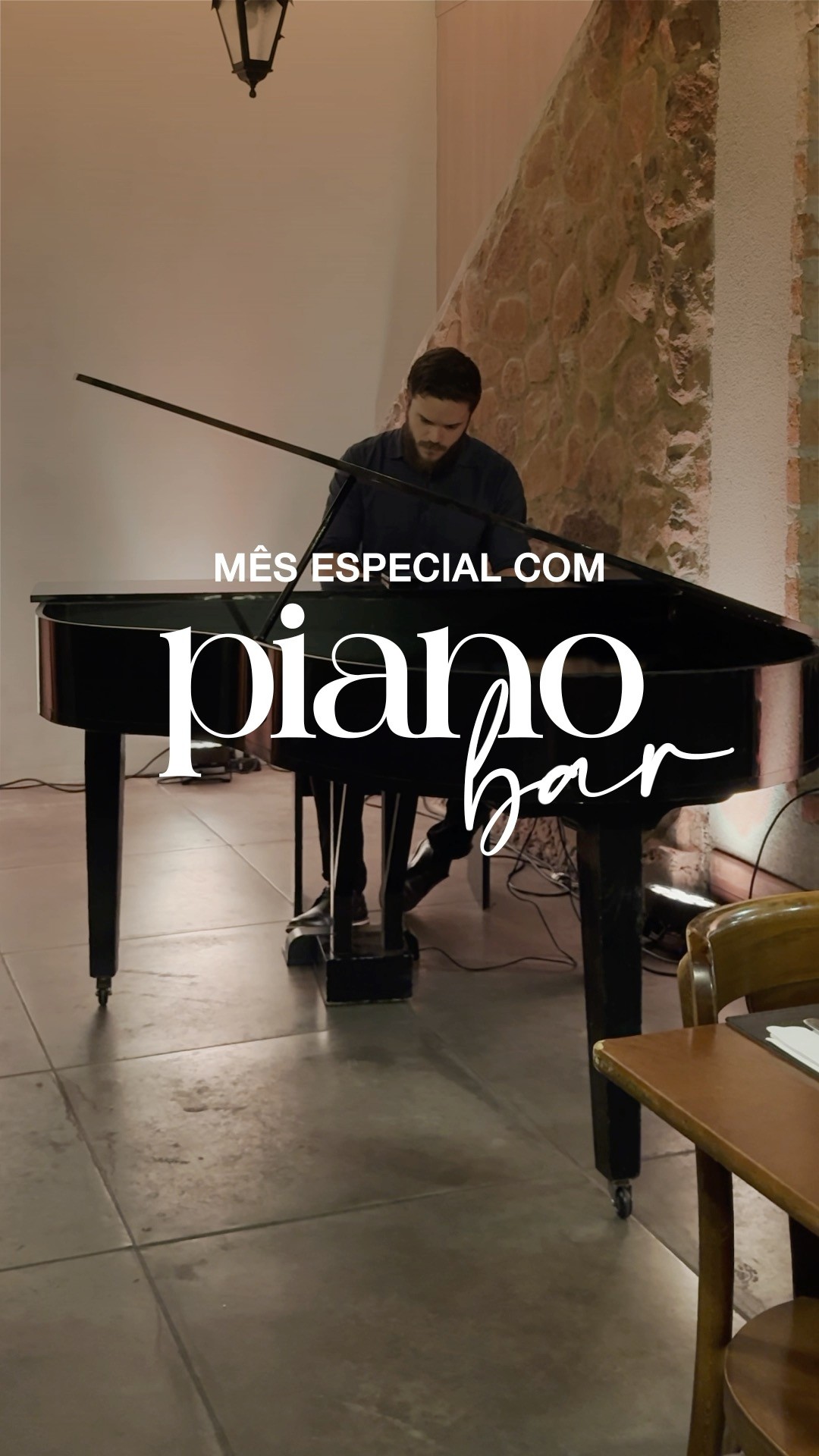 Um mês especial pede noites memoráveis! De domingo a quarta, venha curtir piano ao vivo e sabores que encantam.
