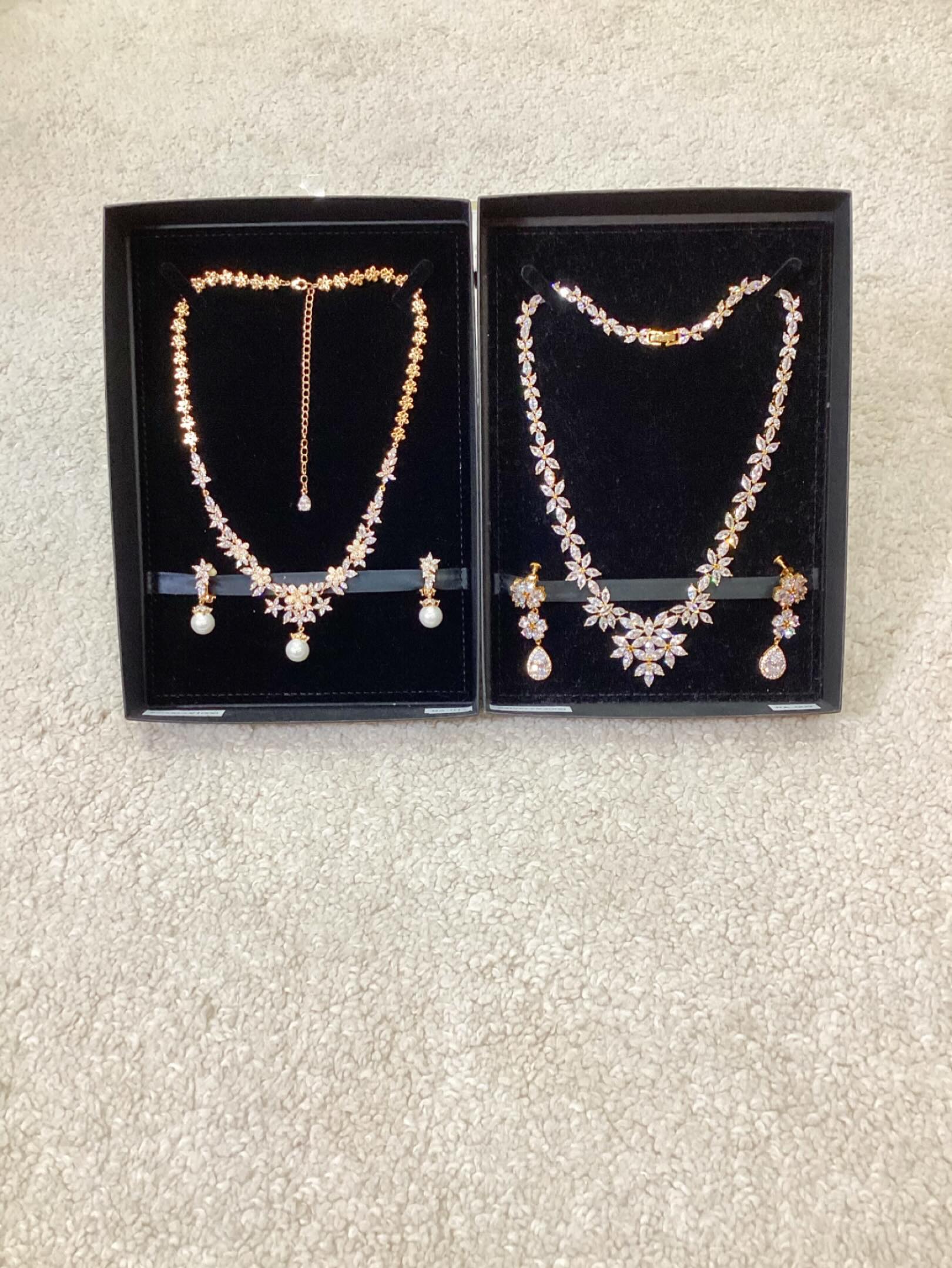 新しいゴールドアクセサリー✨
学生証のご提示でレンタルドレス10%off
(学割対象外: キッズ&ジュニアドレス、小物レンタル、販売品)
……………………………………………………
◉当サロンのベースはレンタルドレス営業
となりますため【完全予約制】です。
販売品のご購入やご試着も【事前に来店予約】
が必要となりますので予めご了承下さいませ。
◉とくに【土曜日】は早いうちから
ご予約枠が埋まる事が多くなっております。
ご予約はお日にちに余裕を持って、
早めにご連絡頂きますようお願い申し上げます。
▶︎ご予約
【HPご予約フォーム】が大変便利です(24時間受付)
※ LINEやTELからのご予約も可能ですが、
営業時間内のみの対応となります。
Line→ @dress_etoile
電話 → 06-6210-6764
▶︎ちょっとドレスを見たい
事前にご来店予約が必要です。
他のお客様がご試着中、ご来店中は入店をお断り
させて頂いておりますので、予めご了承くださいませ。
▶︎不定期開催のセールについて
不定期でプライベートセールを開催(予約制)
LINEともだちの方へ優先にご案内した後、
SNSや HPで配信しておりますので、
予めご了承ください。
▶︎レンタルドレスのラインナップ
HPに掲載しておりますが、
新商品は掲載が出来ていないドレスが多数ございます
ラ・エトワール
定休日:水・日(不定期)・祝
営業時間(平日) 11:00~17:00
営業時間(土日) 10:00~16:00
……………………………………………………