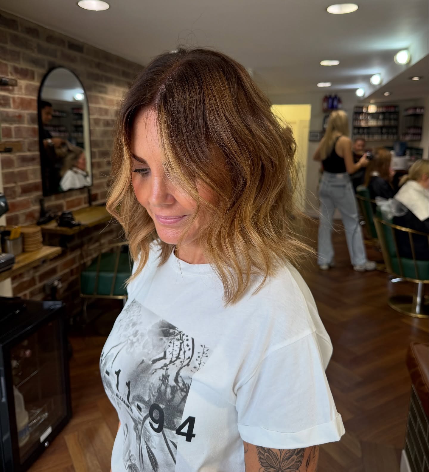 Beautiful colour freshen up by @geniene_1 ๐
Highlights & Face Frame using Redken shades EQ 9GB & 9NB for this stunning Honey Blonde ๐
#kadohair #kado #sheffieldsalon #coloursalon #coloursalonsheffield #redken #redkensalon #sheffieldhair #styles #colour #trends #hair #hairstyles #haircolour #sheffieldhairdressers #hairdressers #haircut #hairsalon #inclusivesalon #sheffieldinclusivesalon #stylist #sheffieldstylist #sheffield #sheffieldissuper
