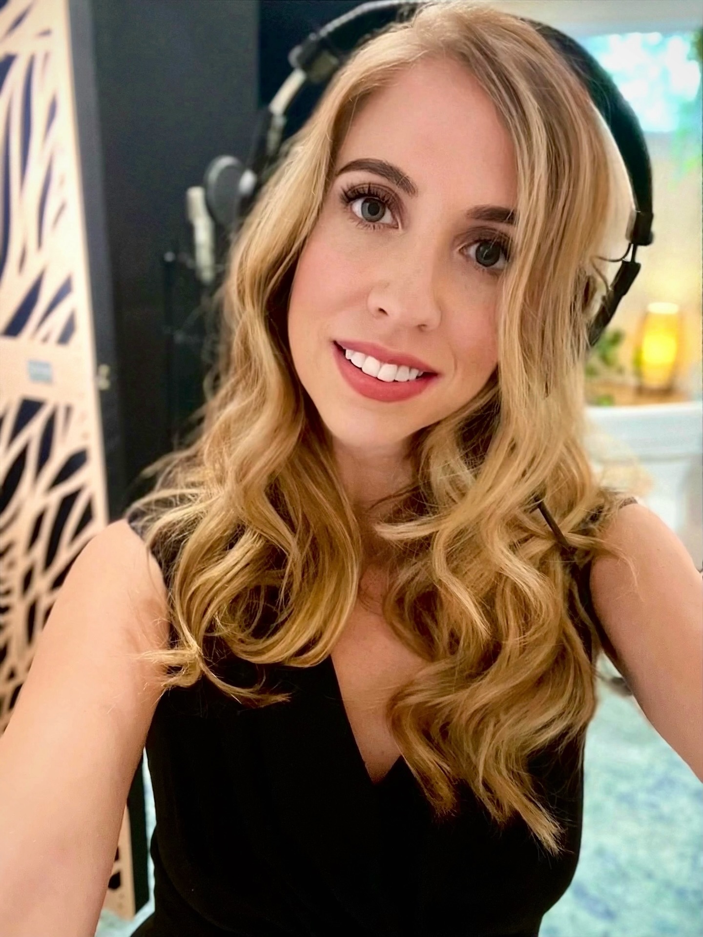 In the studio today to sing on a AAA game soundtrack for one of my longtime and favorite collaborators, @tomsalta! š¶āØ Over the years weāve teamed up on four Halo OSTs, a Halo miniseries, Honor of Kings, and so many other projects that hold a very special place in my heart. Iām beyond grateful for our creative partnership, and canāt wait to dive into this new one together. Even more thrilling: itās for an IP Iāve dreamed of working on. š«¢š®šļø
#GameMusic #GameAudio #VGM #VideoGameMusic #Vocalist #SoundtrackVocalist #AAA #Composer #RecordingStudio #RemoteRecording #TomSalta #SingerLife #VocalistLife