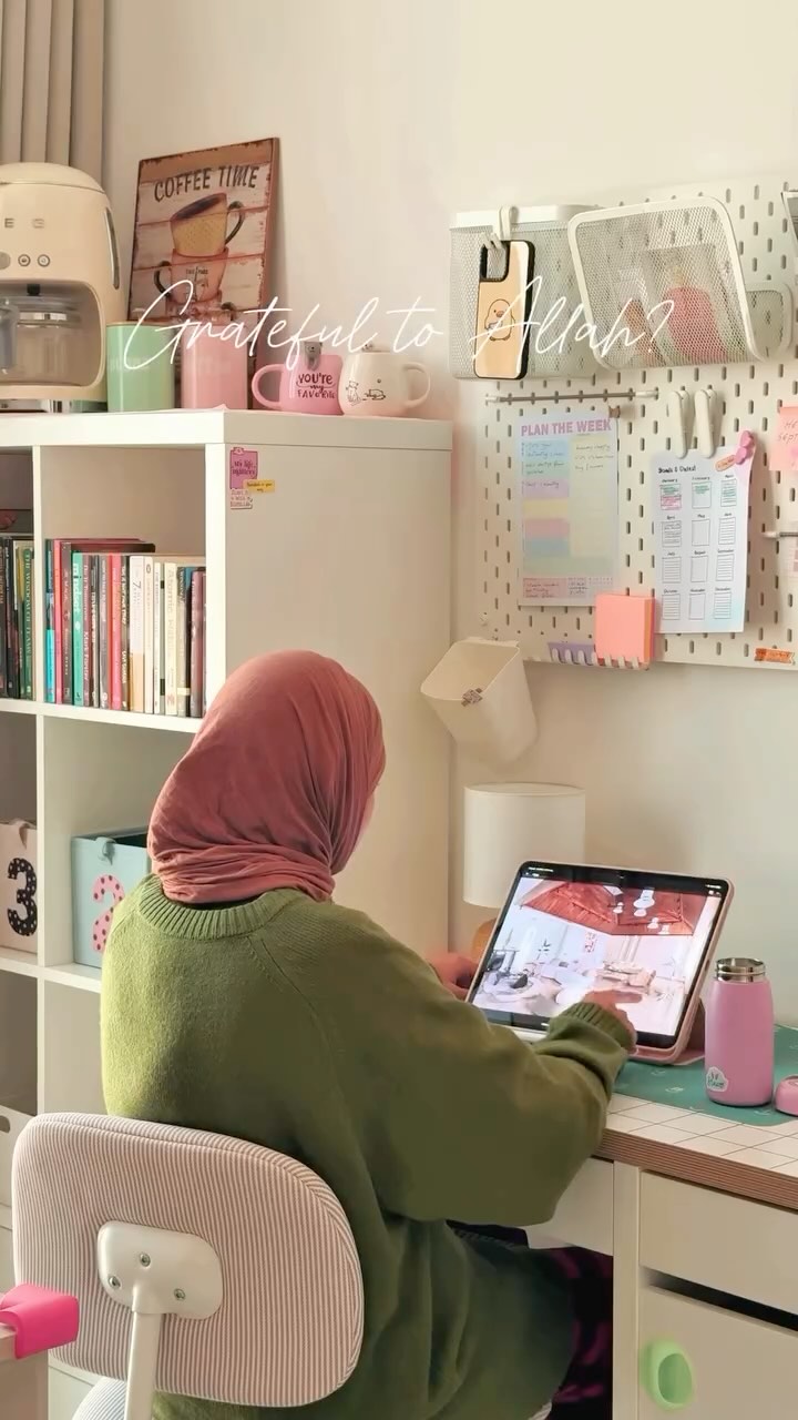 In Islam, gratitude isn’t just saying Alhamdulillah, it’s living it, showing it, and remembering the One who blessed us.💫💗🫶🏻
#StationeryGoals #JournalingCommunity #BackToTheBasics #StartFresh #CreativeTools #StationeryAddict #NotebookLovers #WritingInspiration #IlmingStationery