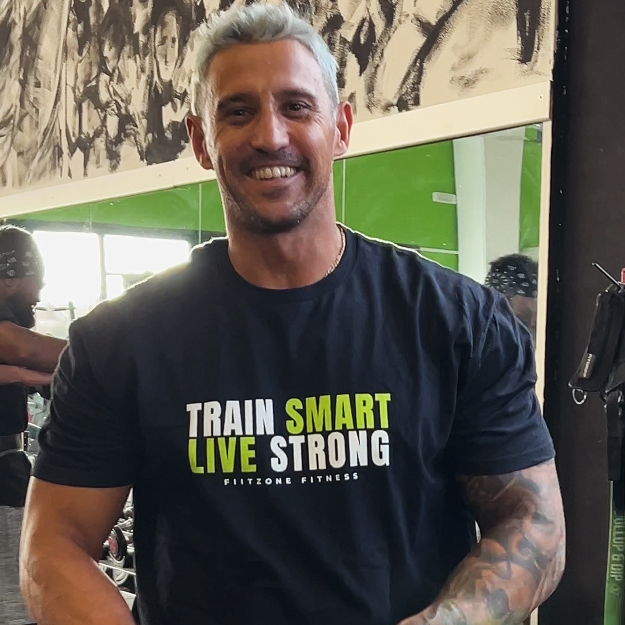 📸 Energia, sorriso e la giusta attitudine.
Allenarsi non è solo questione di muscoli, ma di mentalità: Train Smart, Live Strong 💪⚡️
In FiitZone trovi un ambiente che ti spinge a dare sempre il meglio, con la testa e con il cuore.
🔥 Vuoi anche tu allenarti con questa mentalità?
👉 Vieni a trovarci e porta i tuoi obiettivi a un altro livello.
#FiitZoneFitness #TrainSmartLiveStrong #Motivation #GymLife #FiitZoneCrew #StrongerEveryDay