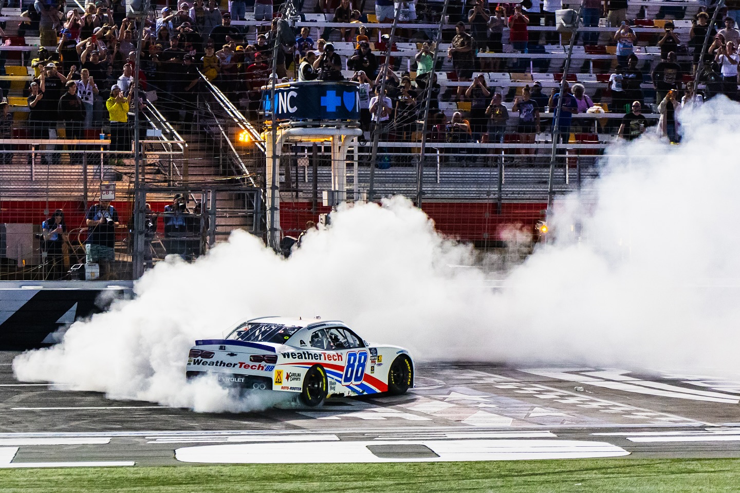 🖐️🖐️Win 10 in my hometown, let’s goooooo!!! So proud of everyone at @jrmotorsports and the effort my @weathertech team has been putting in. 4 races to go👊🏼