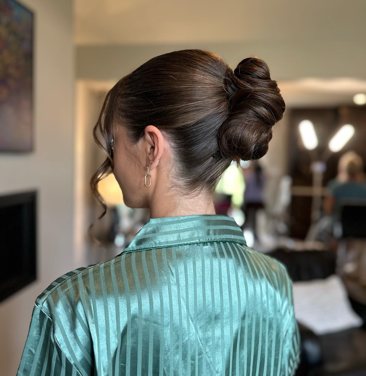 The power of a sleek updo ➝ classic, chic, unforgettable. 🖤
.
.
#BridalGlow #bridalhairstyling #updohairstyles #updostyles #sleekupdo #niagarahair #niagarahairstylist #bridalhairinspiration #weddingupdo #weddingupdos