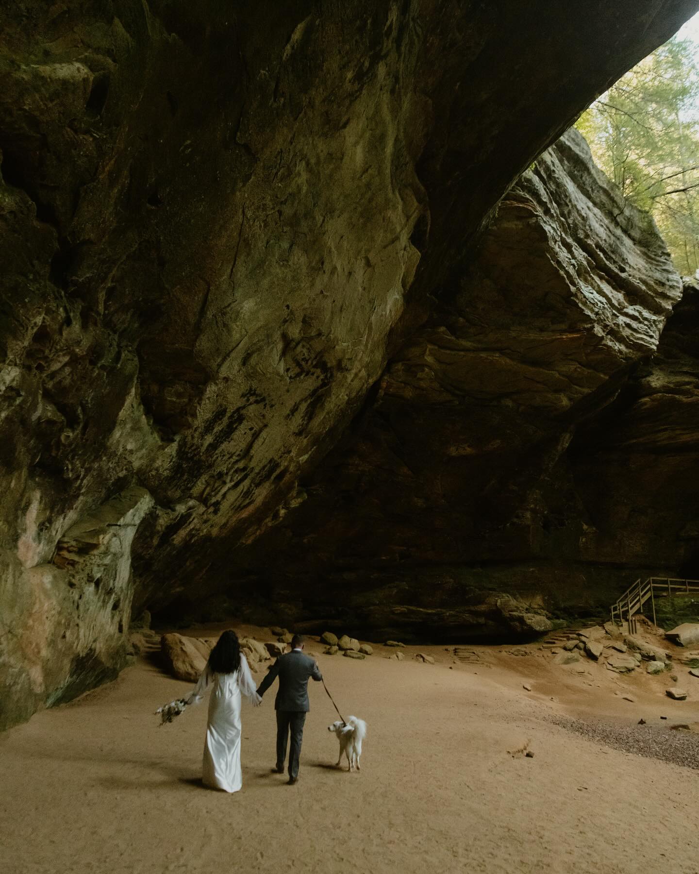If the vibe is eloping with your parents + pups, running around and getting your shoes dirty, and ending the night with a pizza + cake party, we should be friends 🤍
But seriously, Taylor + Josh were an absolute dream. Capturing their love was so easy and truly an honor. Congrats you two, thank you for sharing your special, intimate day with me! Lots more to come from this day, I’m too obsessed 🤩