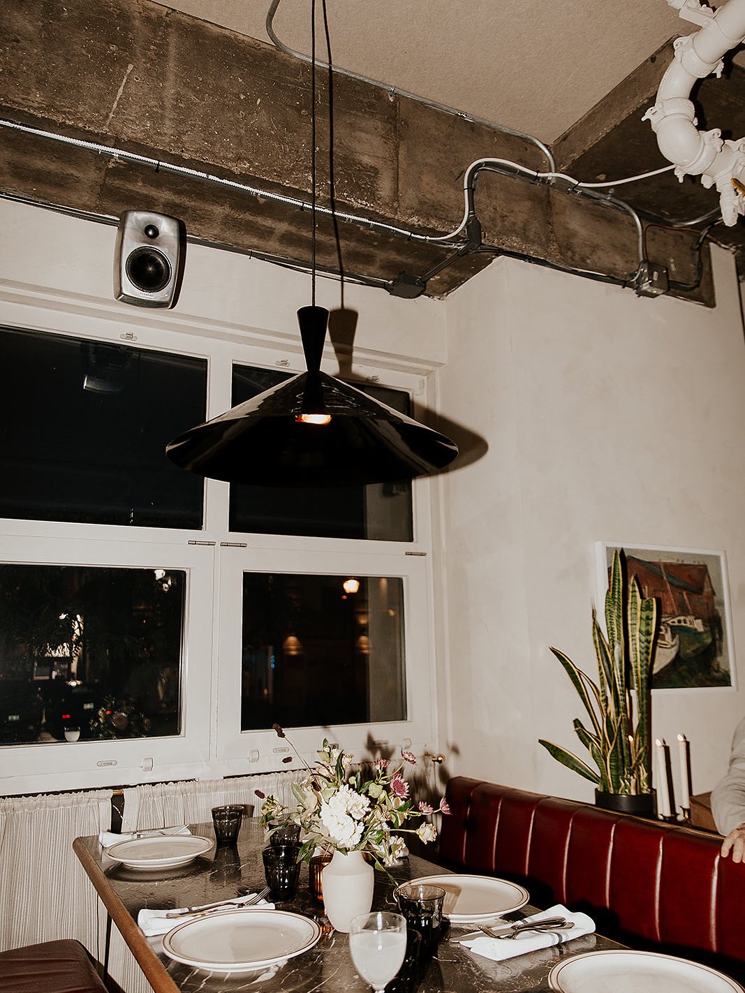 Myriam and Leslie’s intimate wedding - August 2, 2025 🤍
Wedding planner : @erikaco.events
Venue and catering : @romiesmtl
Florist : @westmountflo
Photographer : @sarahwhitephoto
Videographer : @beau_video
Rentals : @tenuedesoiree_ @lanouvelletablee
DJ : @brunoberdnikoff
Cake : @bernicemontreal