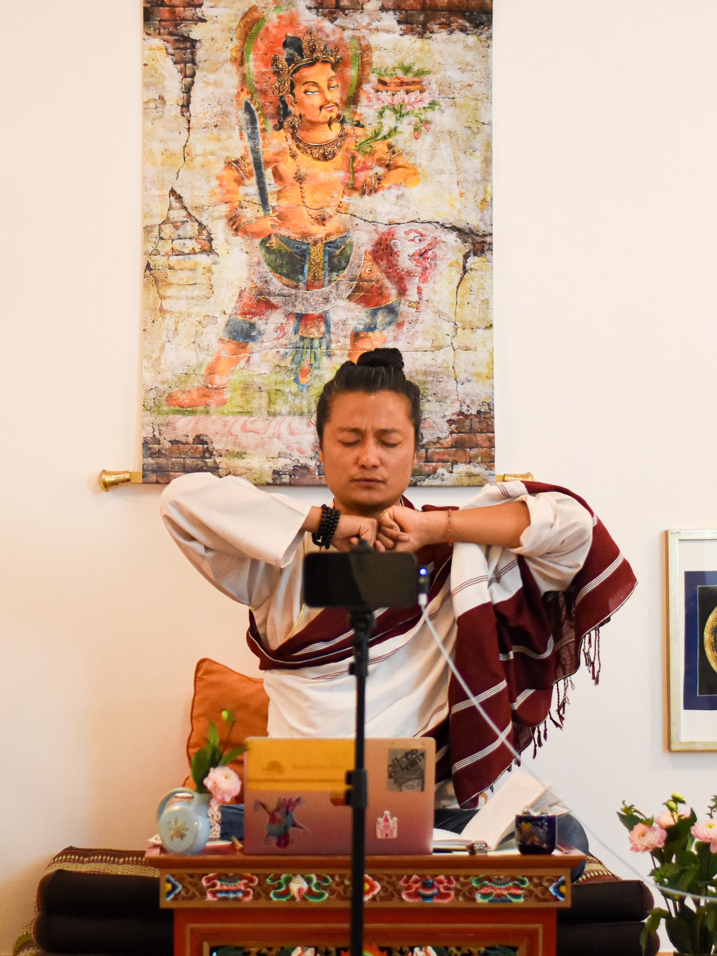 💫We look back on an incredible weekend of teachings on the Trikulanatha with Do Tulku Rinpoche in Cologne and online✨
Thank you to @dotulku Rinpoche for these precious transmissions on Manjushri, Avalokiteshvara, and Vajrapani. Thank you to @shunia.koeln for hosting us in your beautiful space!
Thank you to artist Samundra Man Singh Shrestha for kindly letting us use his otherworldly paintings for this event, and thanks to @momentoluxlab for doing them justice in print!
A special thanks to our tireless translators, our dynamite volunteer team, and to @lu_the_sun for the amazing photographs. Oh, and most importantly, thank you to all of YOU who joined us during these three special evenings 💖