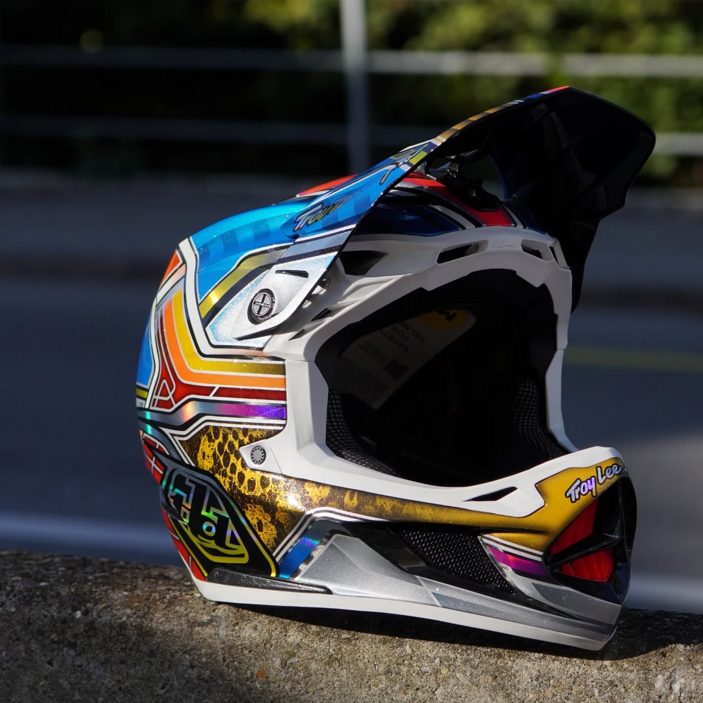 TRoY LeE D4 Carbon
Wir können uns fast nicht satt sehen 🤩🤩🤩🤩
Was mein ihr zu diesem pracht Helm?
Wir haben auch noch andere Farben im Shop.
www.stoeri-herisau.ch
#troylee#mtbenduro#paint#troyleedesigns#mtbswitzerland#bikeshop#stoeri2radcenterherisau