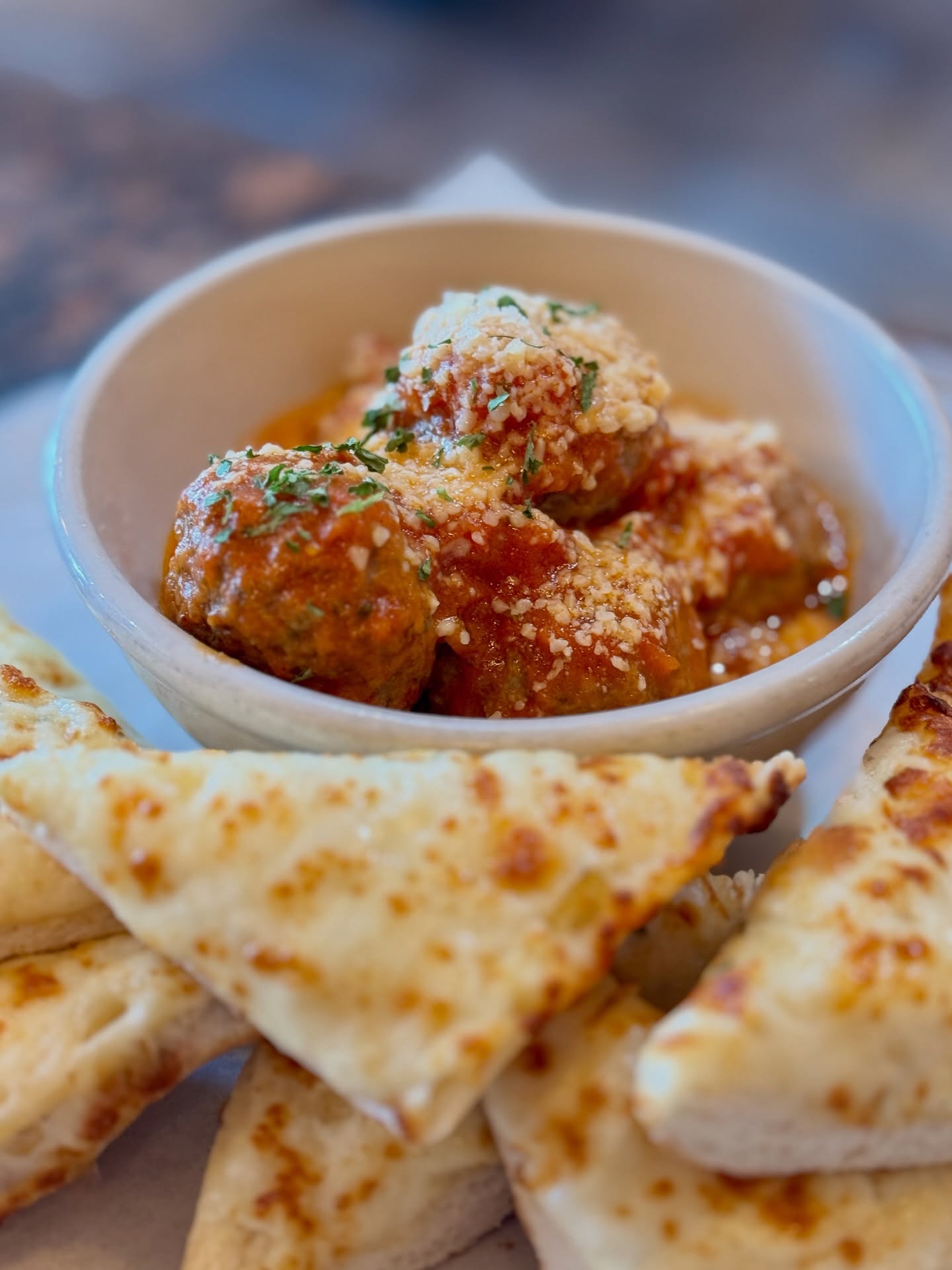 Meatballs with cheesy garlic bread 😋 #jpspizzaandgrill #jpspizza #meatballs #wilmette