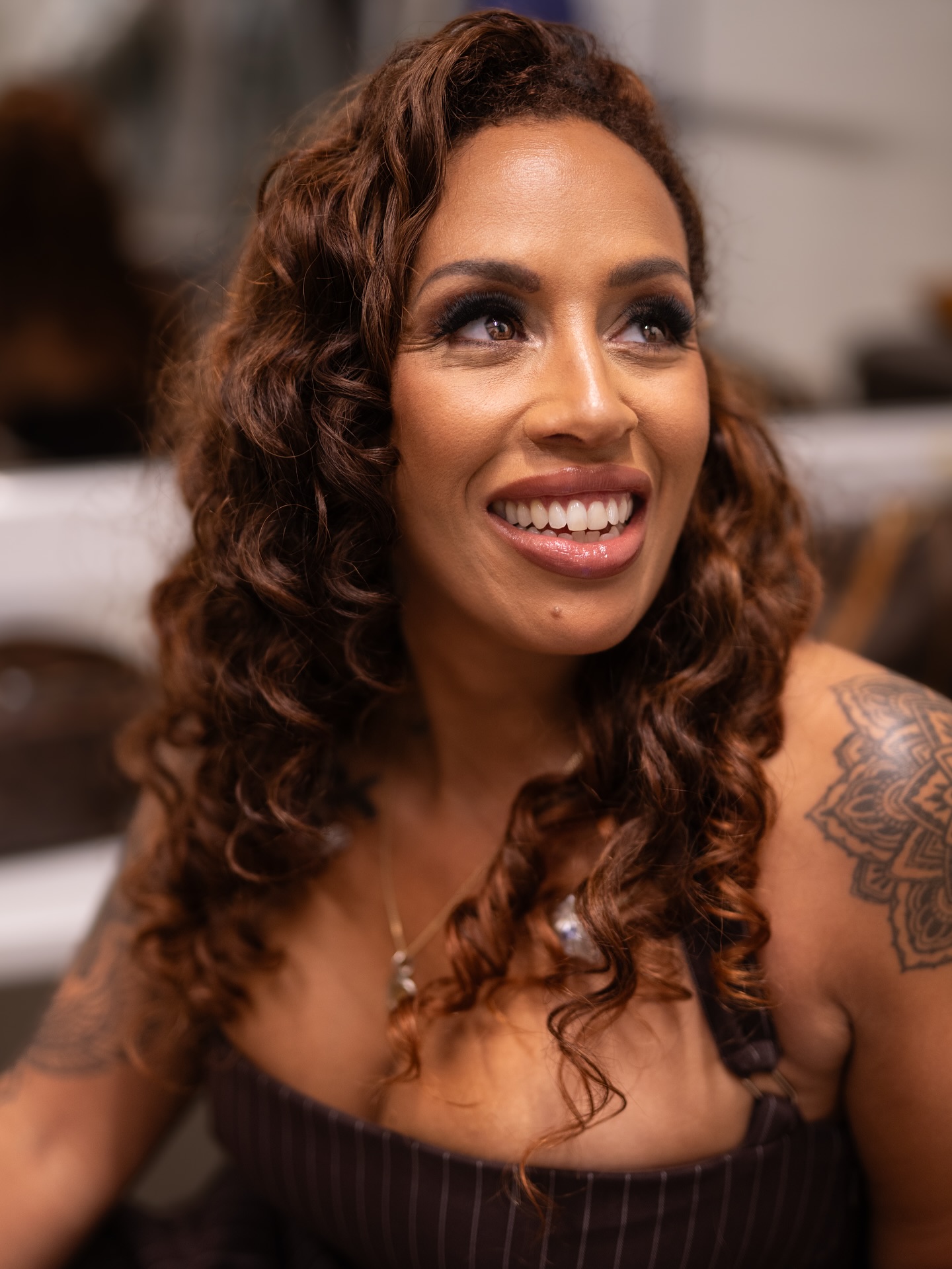 Glennis Grace ๐ค๐ธ..โฃ
โฃ
Nog steeds aan het nagenieten van afgelopen zaterdag โจ. Ik mocht mee met @glennisgrace โ ๐ ๐๐ณ๐ช๐ฃ๐ถ๐ต๐ฆ ๐ต๐ฐ ๐๐ฉ๐ช๐ต๐ฏ๐ฆ๐บ ๐๐ฐ๐ถ๐ด๐ต๐ฐ๐ฏ in Hasselt om fotoโs te maken, en wรกt een avond was het! ๐ฅโฃ
โฃ
Portretten blijven mijn eerste liefde, maar dit was ook zo tof! Wat vinden jullie van de fotoโs? โคต๏ธ