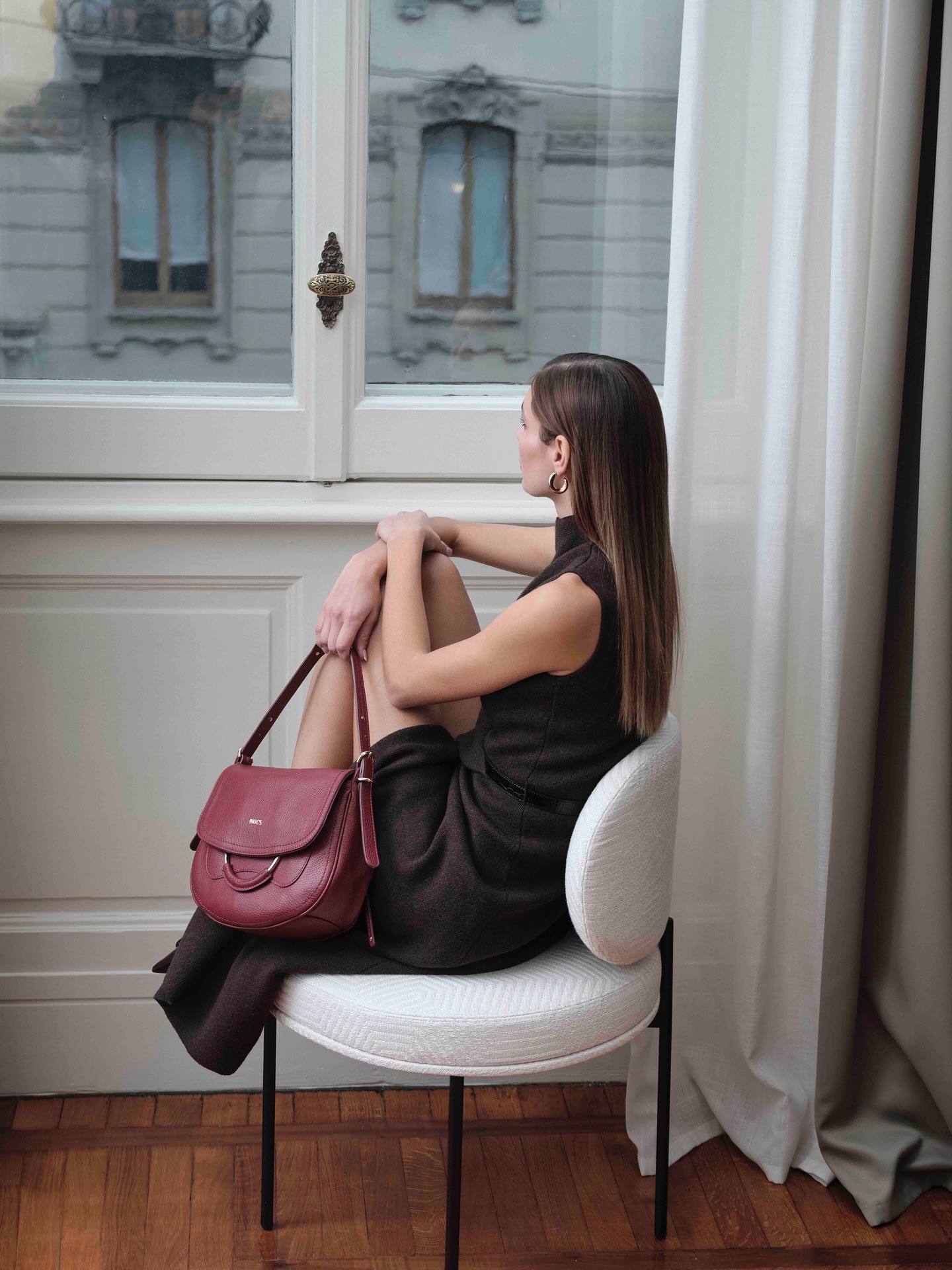 Turn heads in Ruby
The Stella Bag from Bric’s Gondola FW25 is the perfect balance of elegance and function.
Crafted from soft, durable full-grain leather using expert Italian techniques, it’s designed to move with you - from city streets to weekend escapes.
Structured yet versatile, this bag brings sophistication and style to every moment.
Want to stock our products in the UK? Send us a message or check the link in our bio!
#Bric’s #StellaBag #FW25Collection #LuxuryLeather #MadeInItaly #CityStyle #LuxuryBag #TimelessDesign #RubyRed #Handbags