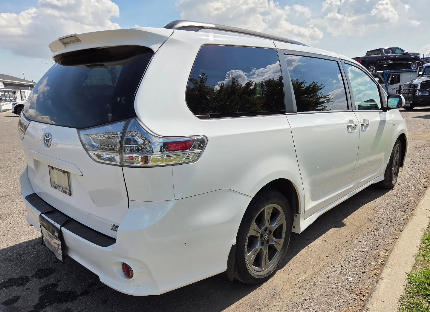2019 Toyota Sienna SE Premium
#instantcash #Mississaugadealership #UniversalMotors #gtacardeals #sellmycar #sienna