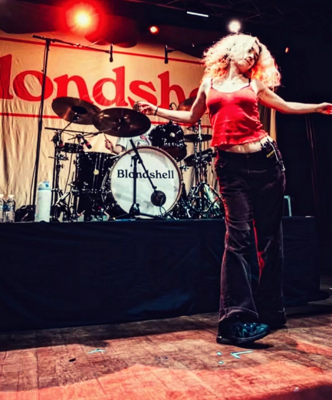 Some great shots of @blondshell with their custom @offbeat_graphics drumhead on tour recently!🔘🎶
📸’s 2,4,5,6 @zithelo.png 📍 @buttonfactorydub
#blondshell #offbeatgraphics #artistbranding #tour