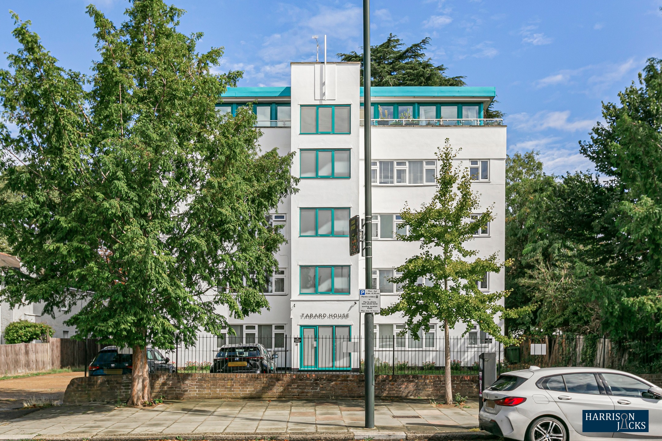 🎉 FOR SALE 🎉
💰 £250,000
🏡 Studio / 1 Bedroom First floor apartment
🚗 Unallocated Parking
🎖 No Chain
🌷 Hampton Wick Location
☕ Moments to local coffee shops - our choice is Elena's coffee place
🌳 Moments to Bushy Park entrance and the River Thames
📅 Book your viewing in with us today
📞 02033254515
💌 sales@harrisonjacks.co.uk