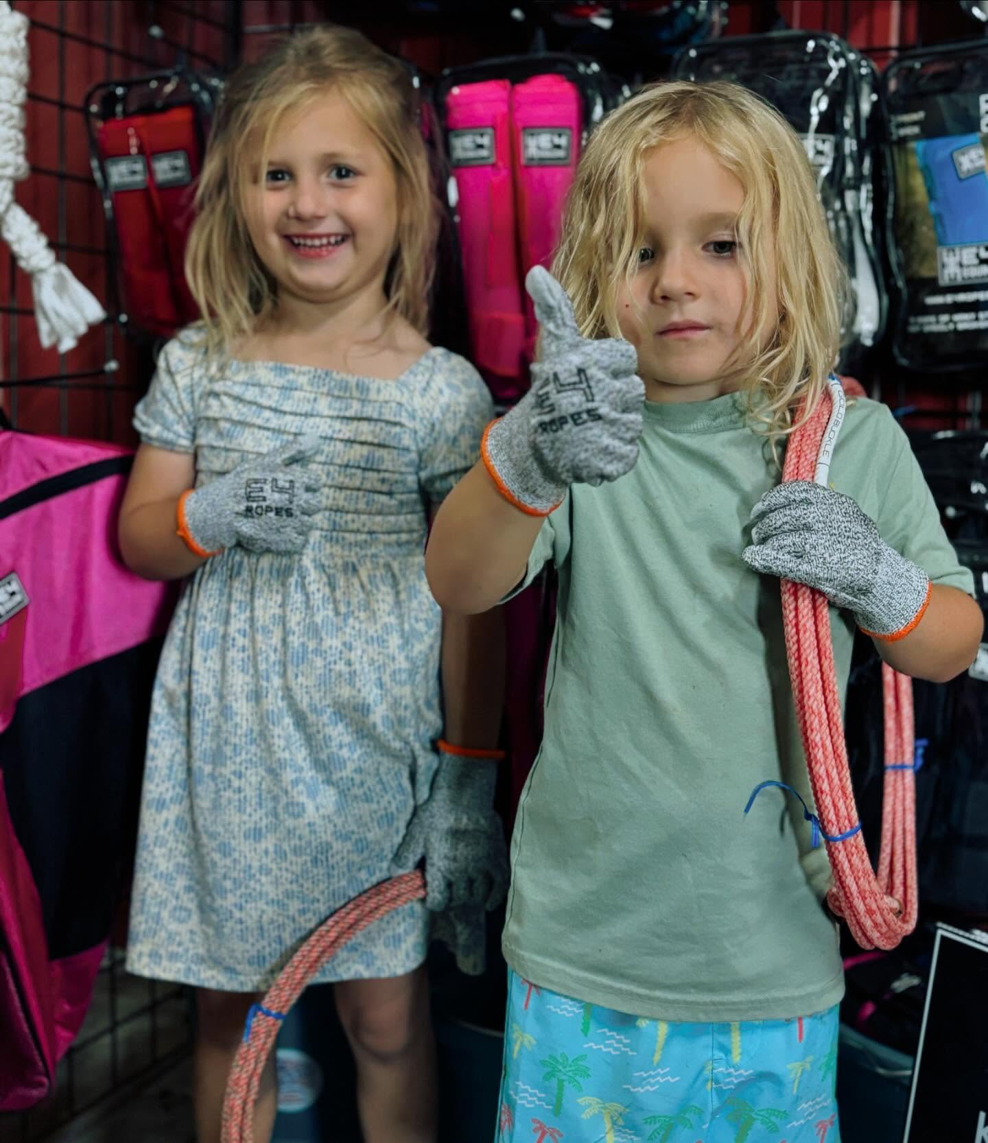 The twins are excited we finally have Youth Gloves to go with their Gold Buckle kids ropes ๐๐ป #e4ropes #stickcity #goldbuckle #kidropes #dummyroping