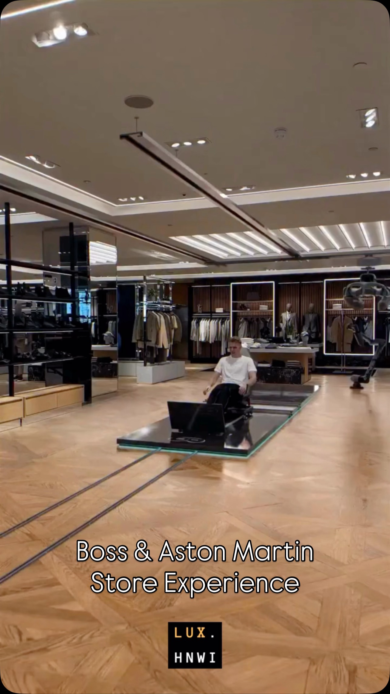 Da loja para o circuito, em segundos.
O que vemos no vídeo da BOSS × Aston Martin não é só espetáculo: é um manifesto sobre o novo capital do Luxo. Antes, lojas eram mostruários; durante a pandemia, houve uma corrida pelo digital que salvou negócios. Hoje, o verdadeiro diferencial volta a ser humano e sensorial, mas elevado pela tecnologia.
Imagine o savoir-faire do alfaiate encontrando a precisão da engenharia de F1 e a imersão do Apple Vision Pro: o resultado é uma experiência que transforma curiosos em clientes, visitantes em defensores da Marca. É performance aplicada ao desejo e desejo vira valor (atenção, dados, ticket médio, reputação).
Para quem faz gestão de Marcas: este é o chamado para proteger legado e acelerar relevância. A loja deixa de ser apenas canal para ser palco, lugar onde se cria memória, se justifica preço e se capta o lead que o e-commerce sozinho não ganha.
Três movimentos práticos: 1) orquestre experiências que contem histórias, não só mostrem produto; 2) integre captura de dados e follow-up comercial desde o primeiro segundo; 3) use parcerias simbólicas para transferir atributos (prestígio, performance, inovação) ao seu portfólio.
Assista e pergunte-se: a sua loja é um palco ou apenas uma vitrine?
#MindofaBOSS #BeYourOwnBOSS #VarejoDeLuxo #BrandExperience