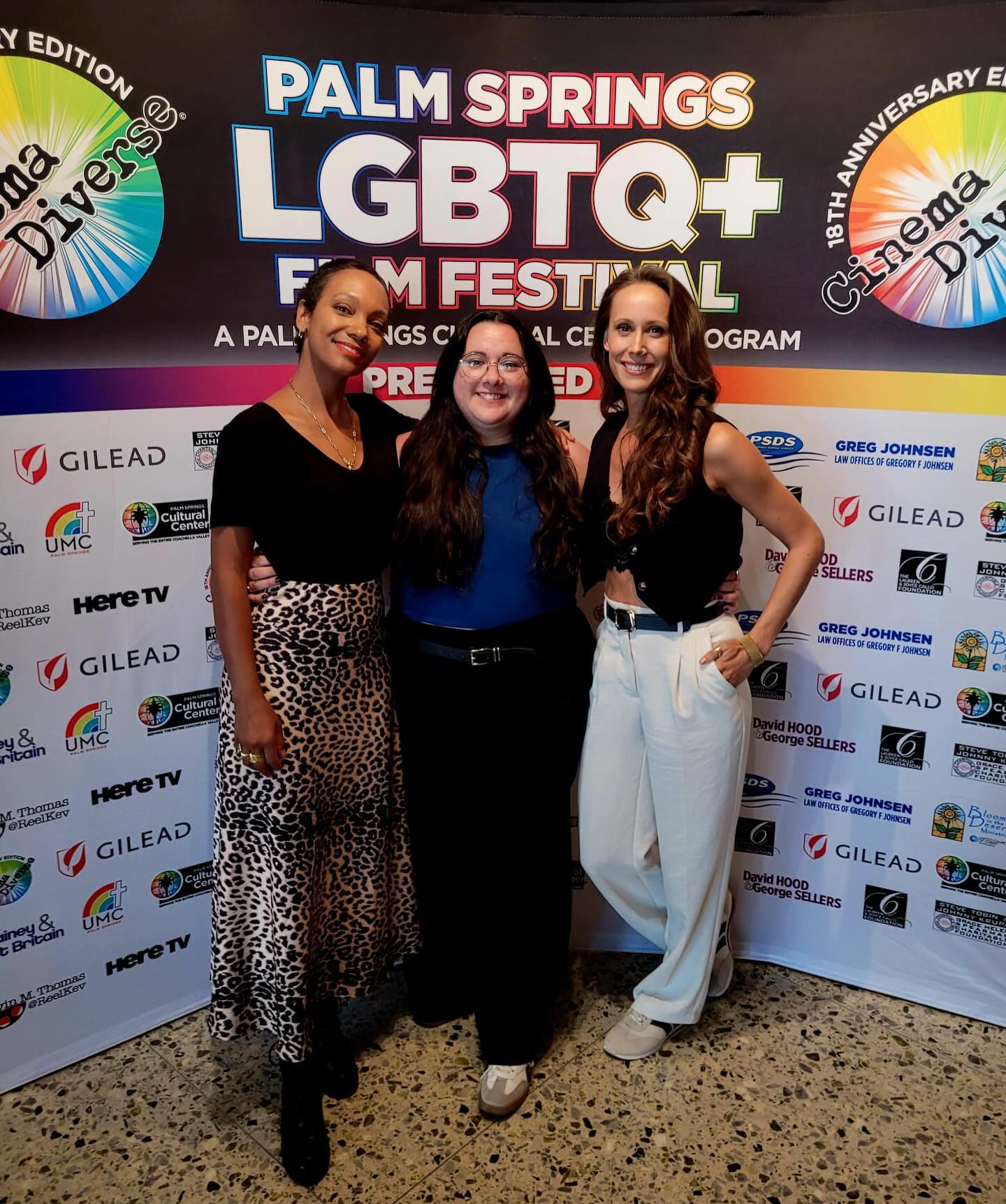 Palm Springs & Joshua Tree 💕💚 I saw ‘desert’ written on everything and misread it as ‘dessert’ every damn time😔 but I also pet a goat so it all worked out in the end 🙃🐐 #desert #desserts #joshuatree #palmsprings #goodtimes #travelling #filmmaking #movies #filmpremiere