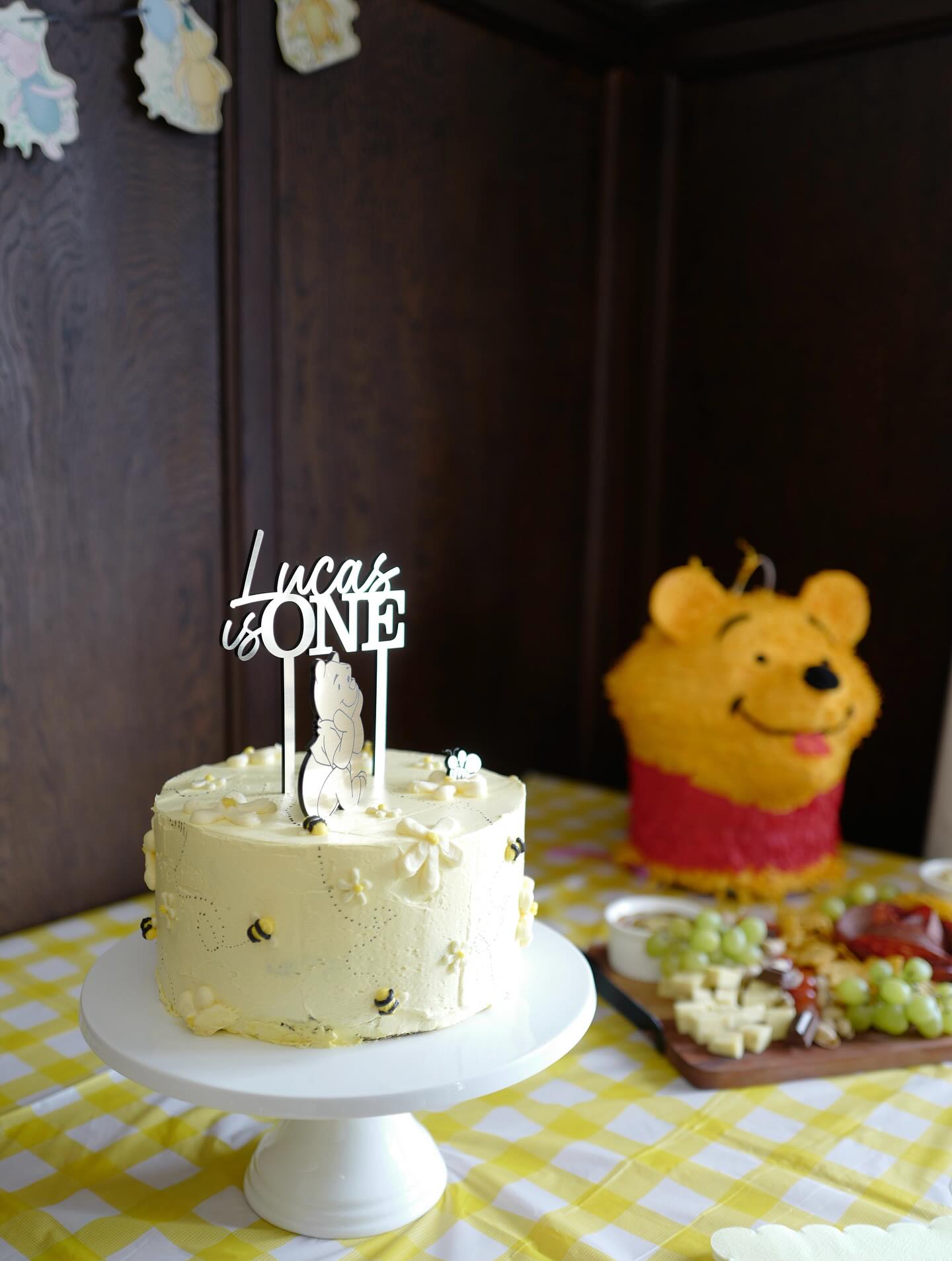Beautiful little custom Winnie the Pooh - little hunny turns ONE party. We love seeing our cake toppers in the wild π₯°
#winniethepooh #winnie #handmade #nzmade #madewithlove #caketopper #personalised