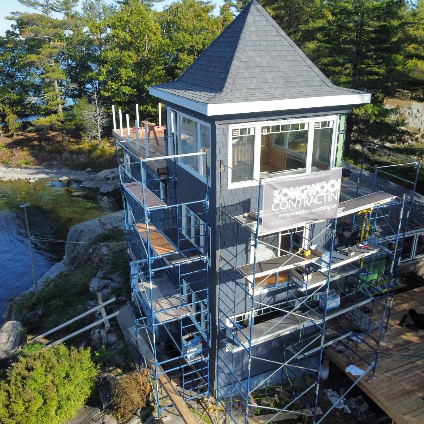 It's a beautiful day in October!
New windows, new siding, new deck.
Setting this place up for years of enjoyment!
๐ท @sky_shot_kingston