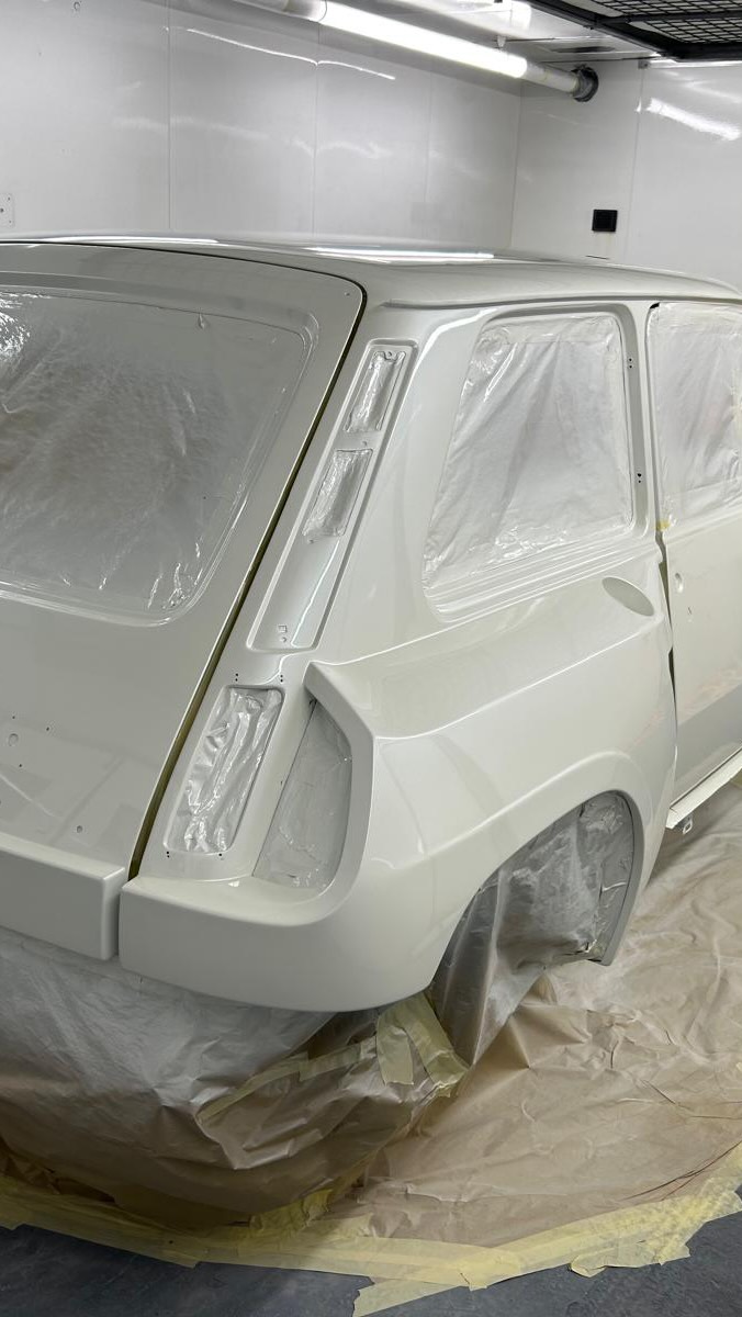 The pearlescent white paint on the Renault 5 Turbo looks incredible! I wish I had the photographic skills to do it justice!
.
#renault5turbo1 #renault5turbo #classiccars #carsofinstagram #restoration #paintwork #nostalgia