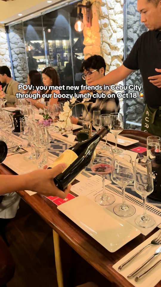 POV: You walked in for the food, stayed for the friendships โจ๏ธ
The first round of Boozy Lunch Club is happening Oct 18 at Socarrat ๐ฅ
New menu, cocktail pairings, and a table full of connections waiting for you!
13 seats left ๐ Save yours through the link in bio!