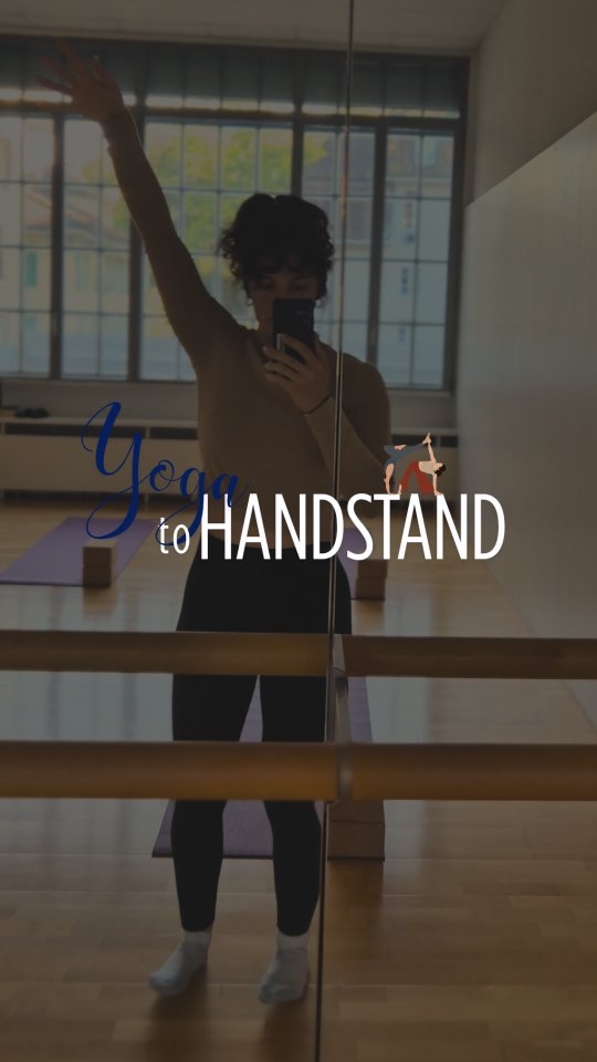 Visuels sur notre workshop de Yoga to Handstand du 28 octobre!
Quelle énergie et plaisir ♡
Merci aux personnes présentes et motivées ainsi qu'à la magnifique salle de @espacesantebyphysiograncy !