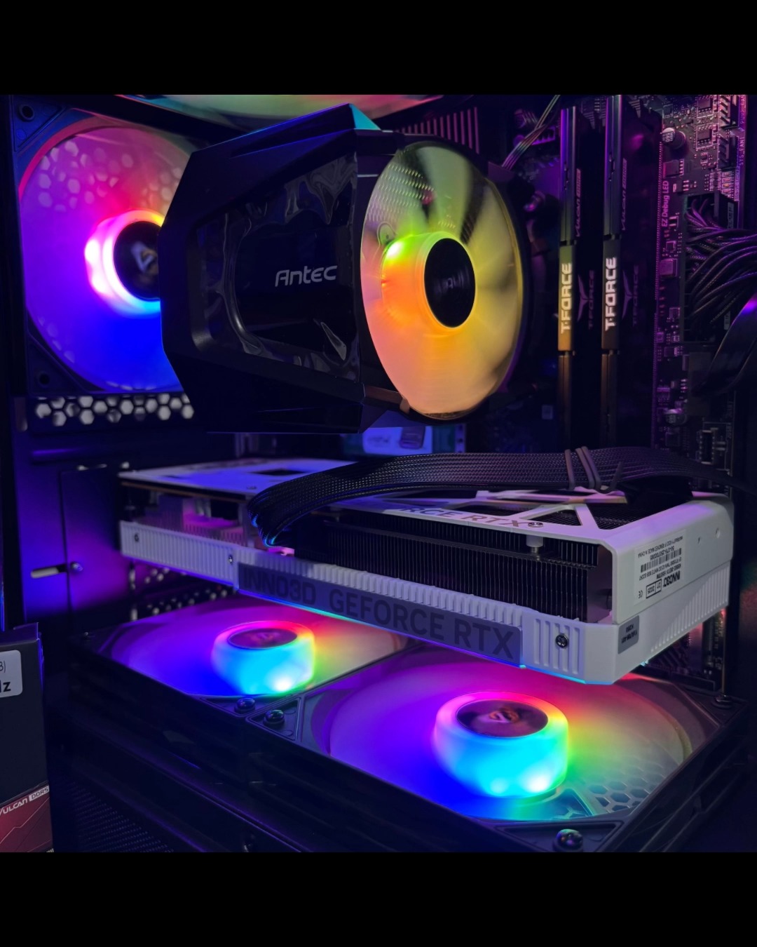 🔥 Cada ensamble tiene una historia… este fue para un piloto que buscaba potencia real para su simulador.
En Gaming Tools no solo armamos PCs, construimos experiencias que llevan tu setup a otro nivel. ⚡
¿Tu idea? Nosotros la hacemos realidad.
#GamingTools #EnsambleGamer #PCBuild #SetupGaming #PotenciaSinLímites #GamingColombia #GamerLife