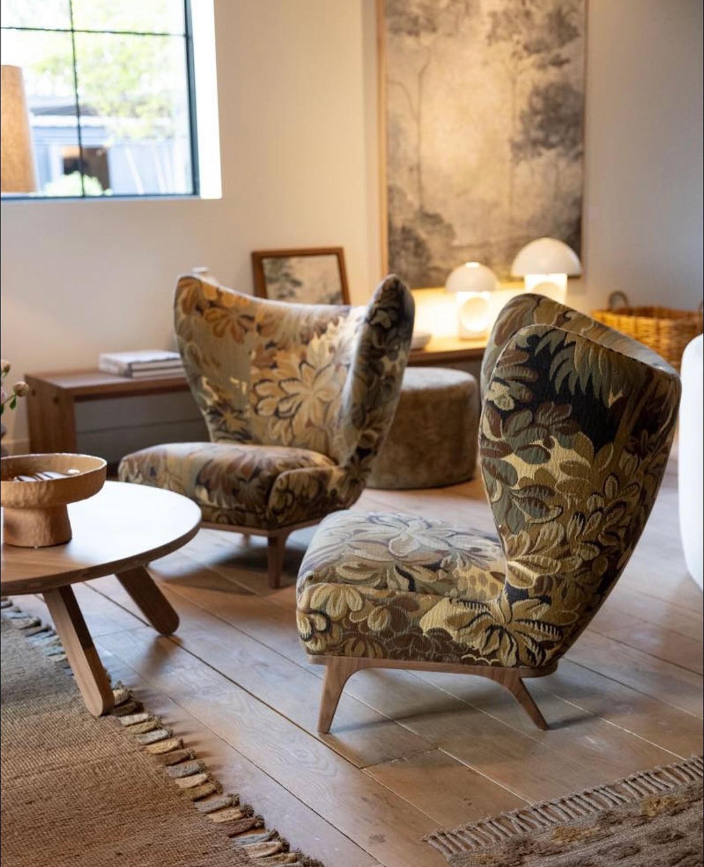 We love a good floral pattern and paired with this unique chair, it’s perfection!
❤️What’s your style?