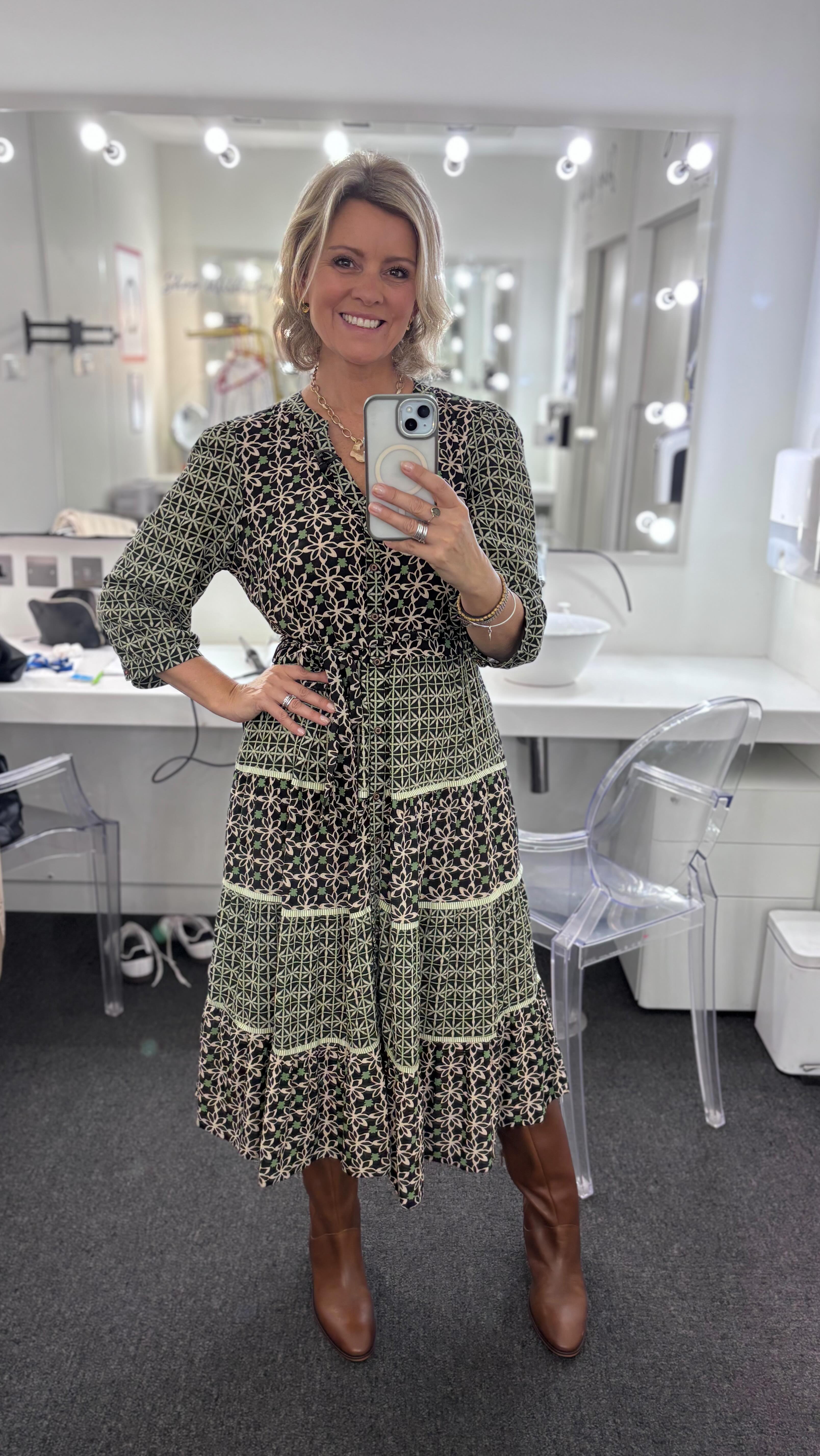 The gilet love continues with this absolute beauty by @whitestuffuk @qvcuk and it’s on offer this week!
The Emma Quilted Gilet, comes in 4 colours, quilted organic cotton, patch pockets…..pop it over anything!
Which colour would you choose?
#gilet #quiltedgilet #layer #keypiece #aw25 #transitionalstyle #qvcuk #whitestuff #workingwithqvc