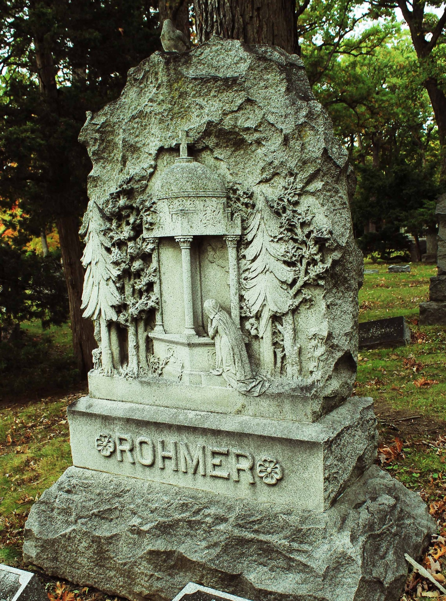 Bronswood Cemetery, Oak Brook, IL
#cemetery_photography #cemeteryphotos #cemeteryscapes #cemeteryscene #cemeterystrolls #cemeteryphotographer #cemeterytravels #illinoiscemeteries #uniquememorials #chicagocemeteryphotography #chicagocemeterycrawlers #tombstonetravels #taphophile #bronswoodcemetery #oakbrookillinois