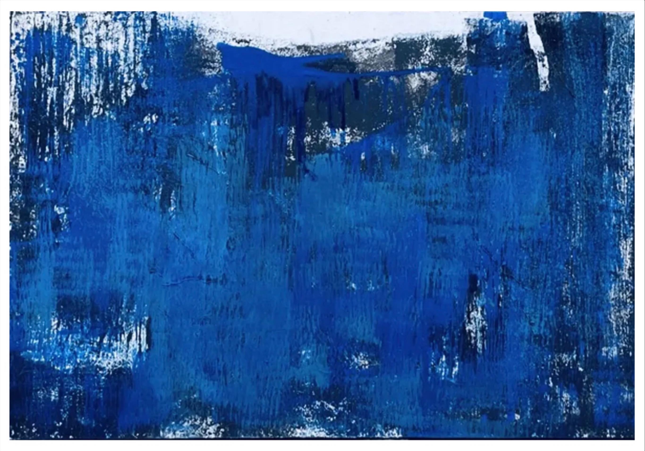 Crépuscule - 89 x 130 cm - 2024
Crépuscule capture ce moment où la lumière hésite avant de disparaître totalement. Les touches de blanc rythment la composition et donnent ce dernier éclat avant que l’obscurité ne prenne toute la place. Elles créent une respiration dans la matière, un équilibre fragile mais nécessaire. Sans elles, la nuit serait totale, alors qu’ici, il reste encore une lueur, un écho de lumière qui persiste. C’est ce qui rend le tableau vivant, en mouvement, comme si l’instant pouvait encore basculer.
#contemporaypainting #abstract #artlover #mixtemediaoncanvas #nature#life#elements #art#painting#blue#artcollectors #maryamshams_artiste #frenchartist🇫🇷#artparis