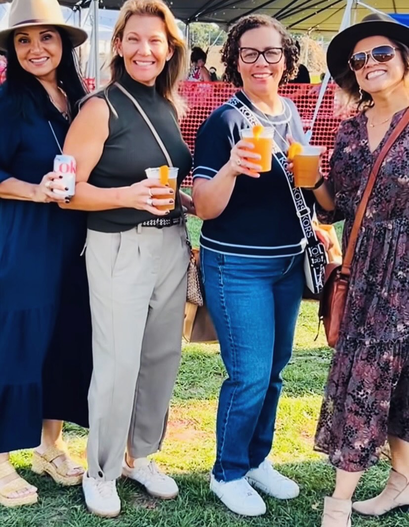 We are still smiling from last weekend’s Farmgirl Flea. The memories linger like this warm weather. Ready for fall temps and sweater weather.
#farmgirlflea #gratefulheart❤️ #communitystrong #pickersandmakers