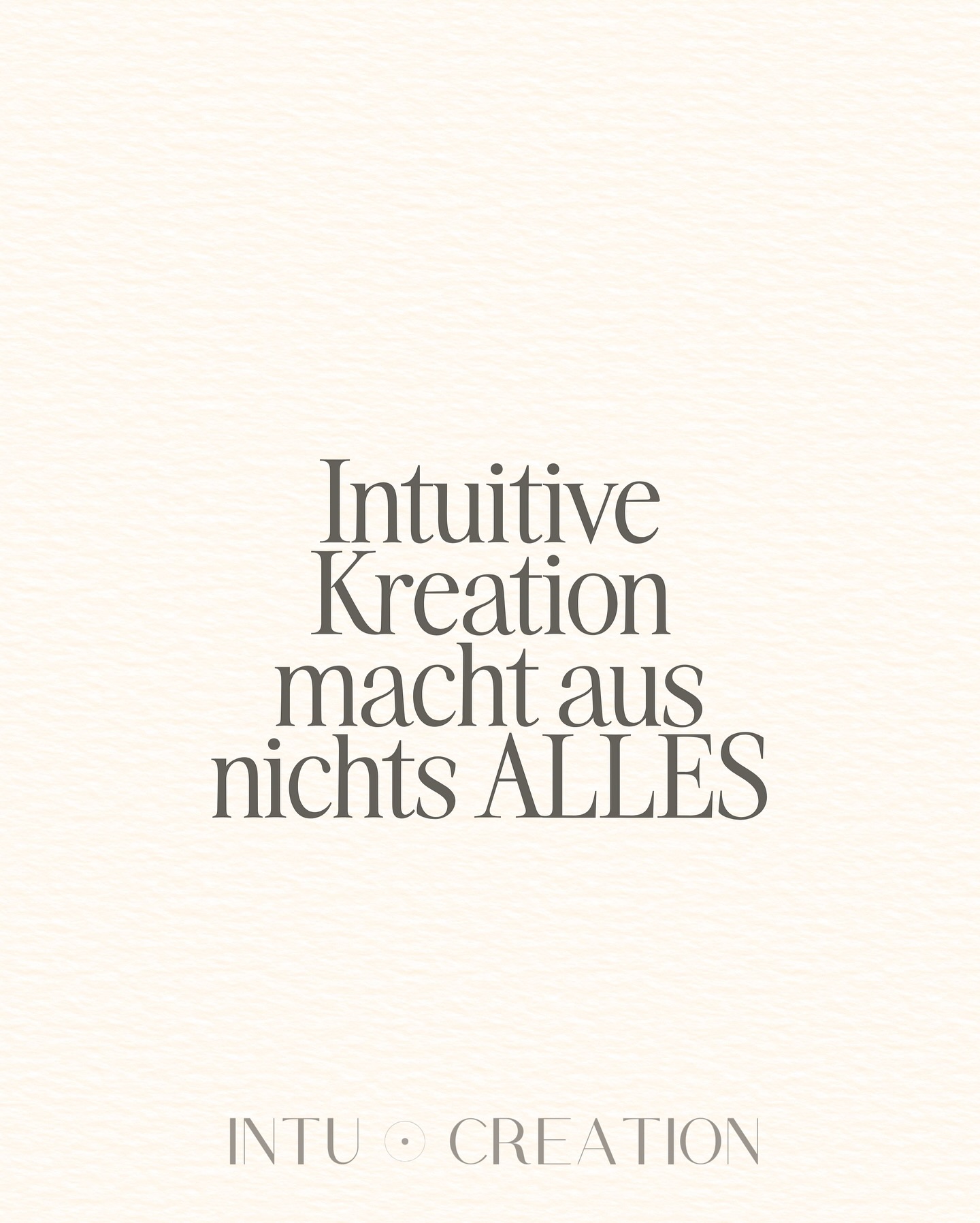Alles was heute in unserem Leben selbstverständlich ist war einmal nur eine Idee. Wenn ich zweifle an meiner Kraft oder meinen Talenten erinnere ich mich daran, dass es ein krasser Prozess ist aus NICHTS etwas entstehen zu lassen.
Aber wenn das NEUE dann da ist ist man unendlich stolz. Aber der Prozess wie das NEUE in die Welt kommt ist nicht immer leicht. Er hat mit unendlichen Zweifeln zu tun.
Ich glaube fest daran:
Wenn wir uns erlauben, unserer Intuition zu folgen, unsere innere Stimme ernst zu nehmen und unsere Vision zu stärken, dann entsteht etwas, das bleibt.
Hör nicht auf die Zweifel. Träume groß.
Shine your light & go after amazing!
Deine Lotta
#intucreation #soulbusiness #vision #intuition #kreation #sichtbarkeit #selbstverwirklichung #goafteramazing #businessmentor