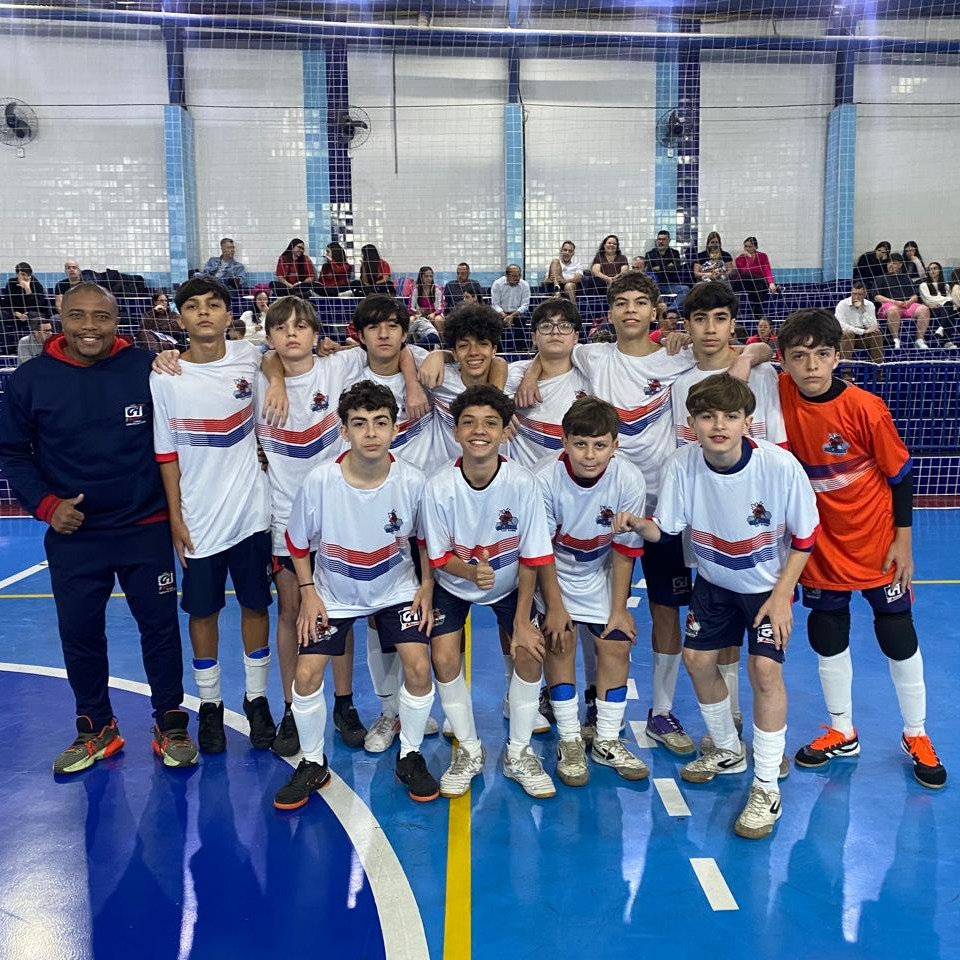 Nesta semana tivemos três participações em campeonatos de Futsal representando o colégio Anglo Alante Guilherme de Almeida.
A categoria Sub 18 se classificou para a final da série Bronze no campeonato dos Jogos Escolares Paulista (JEP), no tempo normal empate 2x2 ✅, vencemos nas penalidades contra o colégio Dom Bosco.
A categoria sub 16 se classificou para as quartas de finais na Liga Escolar Guarulhense (LEG), com o Placar de 3x1 ✅ contra o colégio Presbiteriano.
A categoria sub 14 se classificou na série Ouro no campeonato dos Jogos Escolares Paulista (JEP) e enfrentou o primeiro colocado nas semifinais, realizando um belíssimo jogo, porém o placar foi de 1x2❌ para o colégio Dominante! Estou muito orgulhoso dos estudantes que jogaram com muita dedicação os jogos!!! 😍⚽️😃
#somosga #angloalante
#colegioguilhermedealmeida