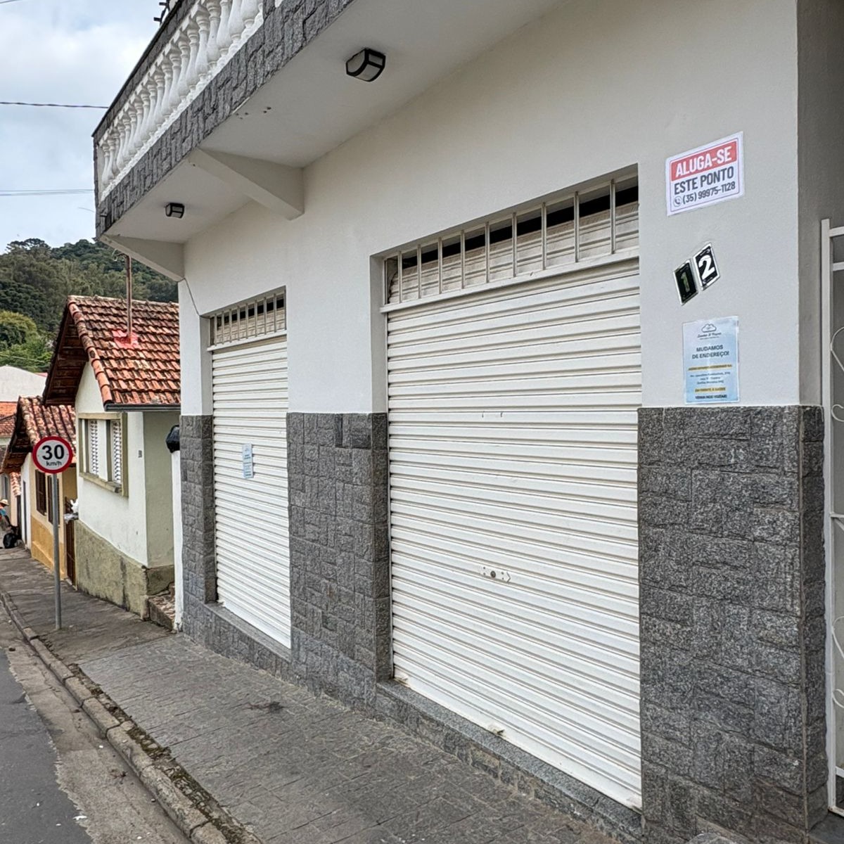 Oportunidade ÚNICA! Ponto Comercial no Coração de Delfim Moreira/MG
Pronto para tirar seu negócio do papel? Alugue este espaço comercial em localização imbatível no Centro de Delfim Moreira, o ponto de maior movimento e visibilidade da cidade.
Por que este é o local ideal para você:
Para Qualquer Negócio: Perfeito para cafeteria, loja de artesanato e doces da Mantiqueira, escritório, ou prestação de serviços.
R$1200,00