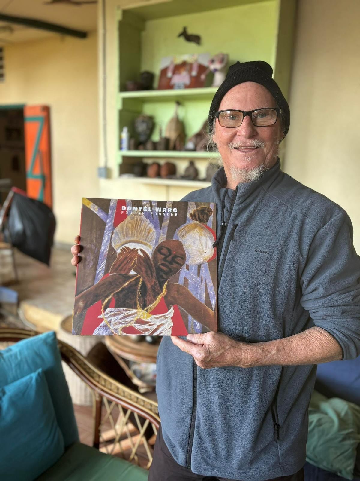 Danyèl Waro - Foutan Fonnkér
Réédition d’un enregistrement de 1999.
Danyèl Waro est poète et compositeur, fervent représentant de La Réunion 🇷🇪
Il est la voix principale du Maloya : la musique rebelle blues de l’océan indien.
Disque en 140g
Un projet par les labels @kreol.art et @babani.mu
Restauration sonore par Neil Combstock / The Studio
Un projet ensoleillé ☀️
—-
Danyèl Waro - Foutan Fonnkér
1999 reissue.
Poet and composer Danyel Waro is one of the living heros of La Reunion and the leading voice of Maloya, the blues music of the Indian Ocean.
140g records
Project by @kreol.art and @babani.mu
Audio restauration by Neil Combstock / The Studio
A sunny project ! ☀️
#vinyl #pressingplant #pressage #lareunion974🇷🇪 #maloya #danyelwaro