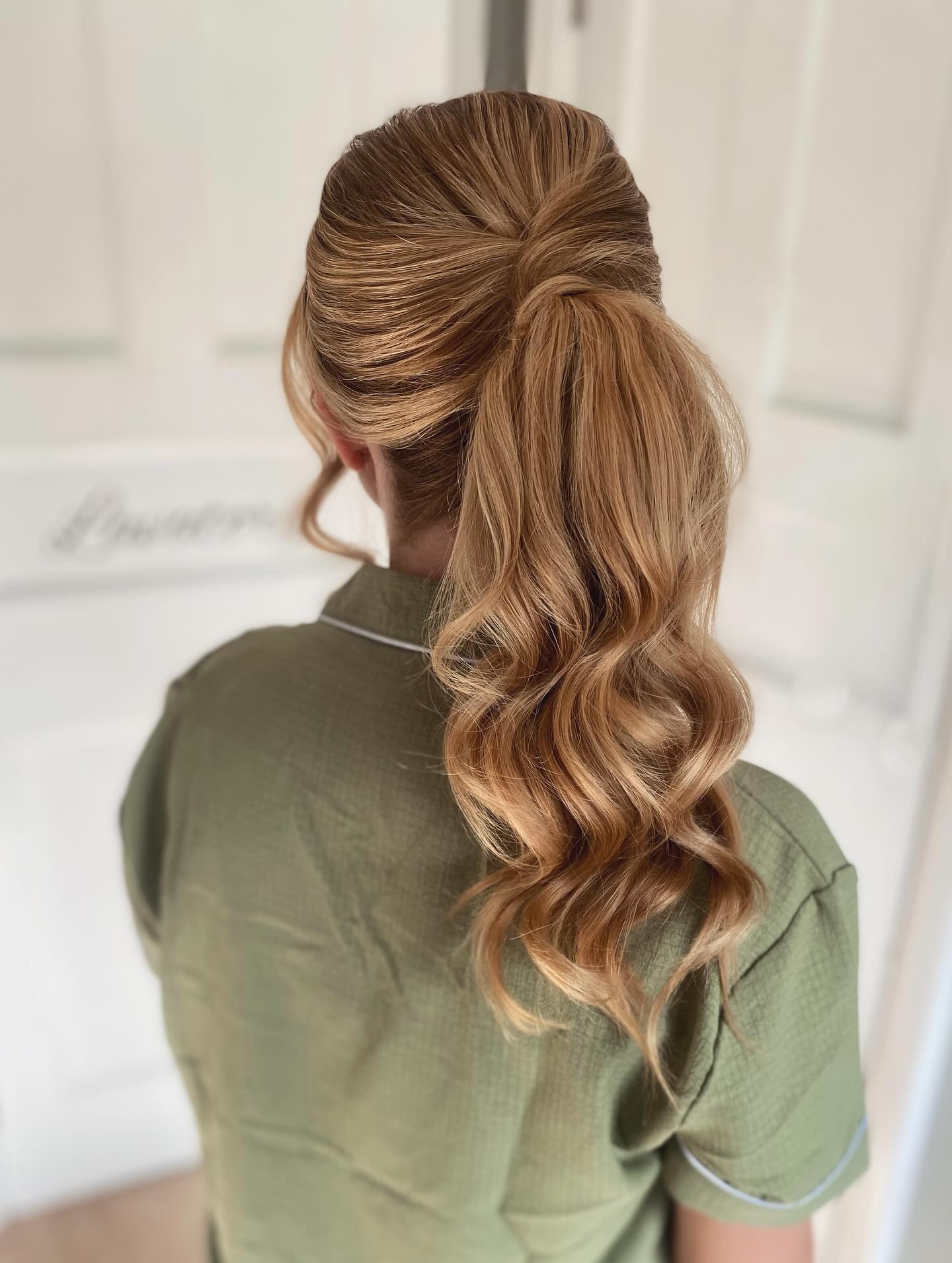 Its been faaaaar too long since a pony graced the grid so here she is ✨🤍 My bridesmaid wanted a natural look - some soft waves, a little movement and nothing too big or ‘done’ for that effortless feel we all love! 🫶🏼
This style would make a gorgeous bridal look too - comfortable , elegant and perfect for dancing the night away 🥰💃
.
.
.
.
.
.
.
#bridalpony #bridalponytail #bridesmaidponytail #bridetobe2026 #bridetobe2027 #bridalparty #bridesmaidhairstyle #bridalhairstyle #wellingboroughwedding #weddinghairnorthampton #northamptonshireweddings #ketteringwedding #weddinghairkettering #lincolnshireweddings #weddinghairlincolnshire #lincolnshirehairstylist #lincolnshirebride #stamfordwedding #stamfordbride #leicesterwedding #leicestershireweddings #weddinghairleicestershire #loughboroughweddings #nottinghamwedding #weddinghairnottingham