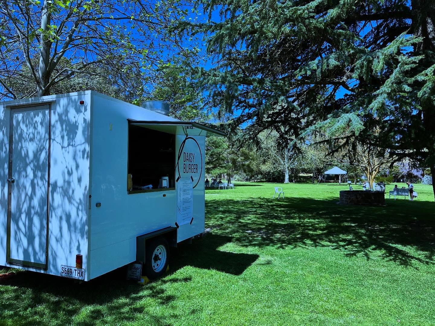 Wine, sunshine, and long weekend vibes — we’ve got it all at @sevenhillwines. Come down today until 3:30pm for a cheeky wine and burger! Otherwise enjoy some sunshine and come see us tomorrow! 🍷🍇🍔❤️