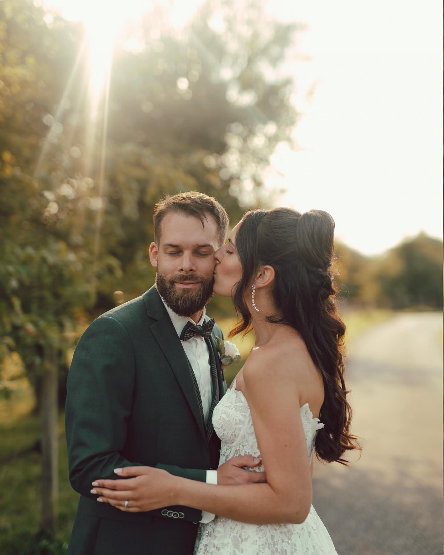 •
Martina & Paddy
Vielen Dank, dass ich euren besonderen Tag festhalten durfte!
Es war wirklich eine meiner Lieblingshochzeiten dieses Jahr. So viel Lachen, so viele Emotionen, so viel Liebe.
Einfach nur unvergesslich!
•
#messyhairanddirtyboots #twosecretvows #loveandwildhearts #justalittleloveinspo #muchloving #switzerlandweddingphotographer #radlovestories #authenticlovemag #goldenhour #elopmentlove #wildandgypyhearts #oarsandbeanies #emotionsurfers #swissphoto #greenweddingshoes #wildelopments #loveanddevotion #forthewildlyinlove #love #travelandweddingmagazine #midwestlovestories #wildlyinlove