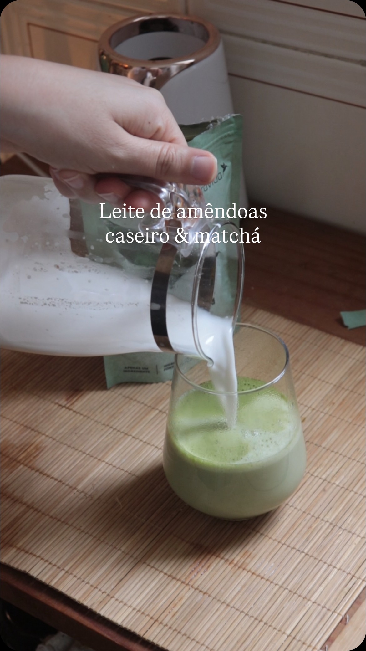 Testando um novo formato de vídeo com vocês. Me fala se você gostou assim.
Leite de amêndoas caseiro e matchá da @puravida.com.br Use meu cupom: AMORASPV
#receitassaudaveis #alimentacaosaudavel #receitasfáceis