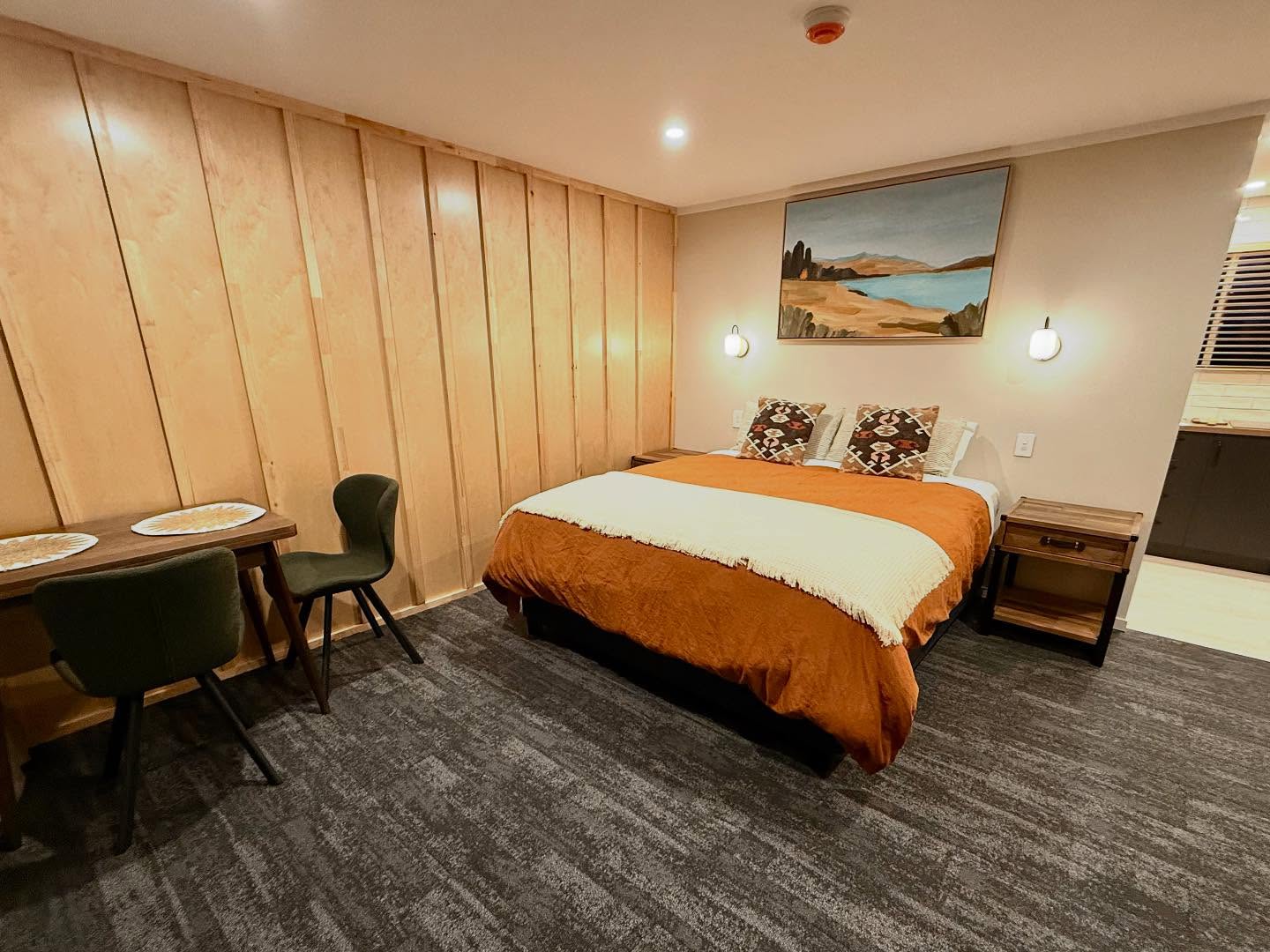 Our stunning Tui Double Suites are now available! #teanaulakefrontbackpackers #teanau #newzealand #roatrip #accomodationteanau