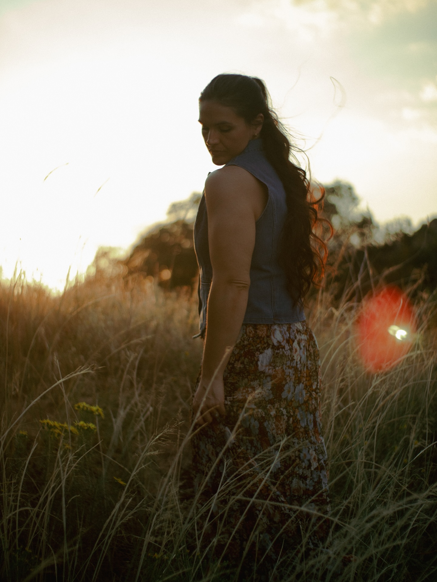 Photography is a joy that words canāt fully explain. Thereās something special about freezing a moment in time, a smile, a memory, a feeling. Itās a gift to make someone feel seen and beautiful through your lens.
But itās rare that the photographer ever gets to step in front of the camera. Thatās why it was such a joy to collaborate with another creative to capture the side of the photographer thatās usually hidden.
Meet Angel a beauty inside and out. Iāve followed her work for a while and have always admired the light she brings into her photos. Her name says it all she truly is a light in the darkness. @lightinthedarknessphotography
#collab #collaborationshoot #vernontxphotographer #northtexas