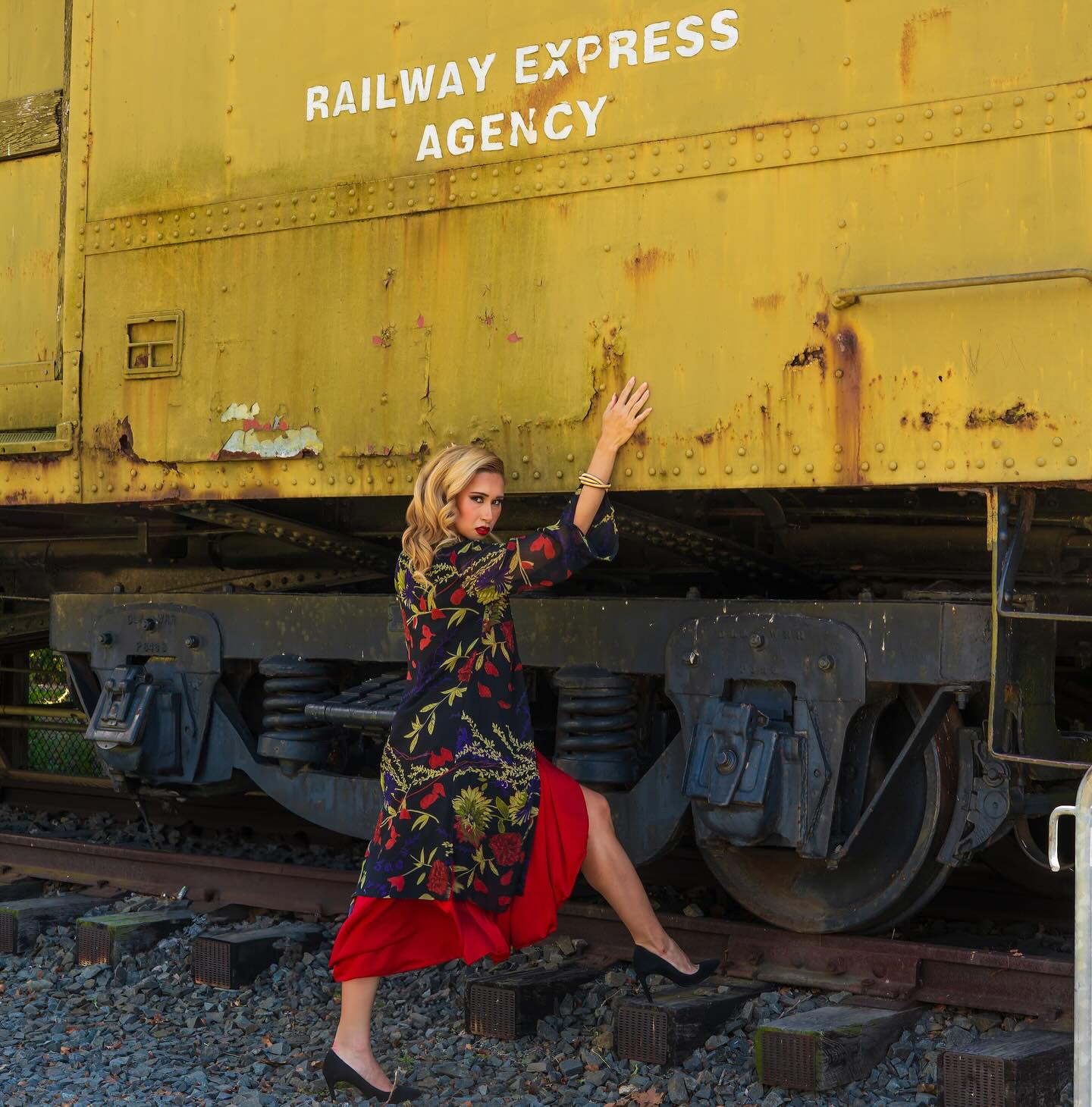 …and like a train that left the station, I’m Still In Sight
Amazing Team:
👗: @shoppncvintage
💄: @vanessaalasmua
💇🏾♀️: @hairbymabell1
📸: @starfredophotography99
💃🏼: @nora.bdg