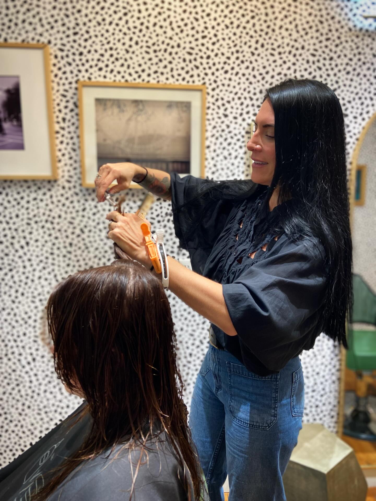 RARE OPPORTUNITY TODAY W/ ANDREA 😱 1:15 haircut, any length! Call 413-584-7798 or book online at salon241.com 🍦
.
.
.
#haircutspecialist #anylengthcuts #haircuttingspecialist #masterstylist #davinessalon #oribesalon #westernmass #northamptonma #rareopportunity #lastminutecancellation