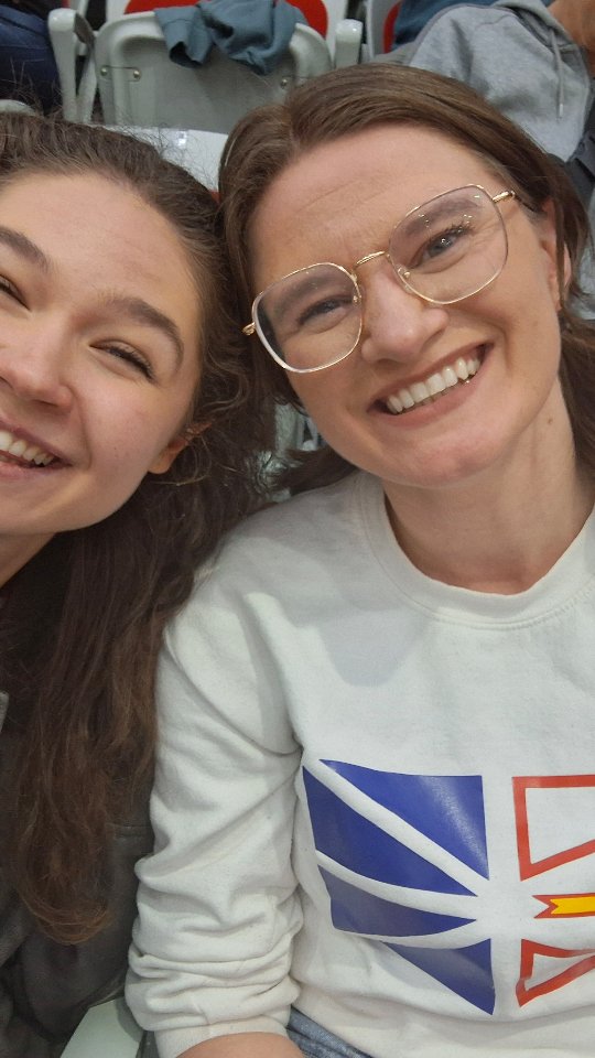 Seeing @teamgushue play live has been a bucket list item! He's retiring so I thought I better get on it! Way to go, boys!!!
Thanks for being such a fun date @steph_curly_ !!
#curling #teamgushue #curlingcanada #tsn @curlingcanada #newfoundlander