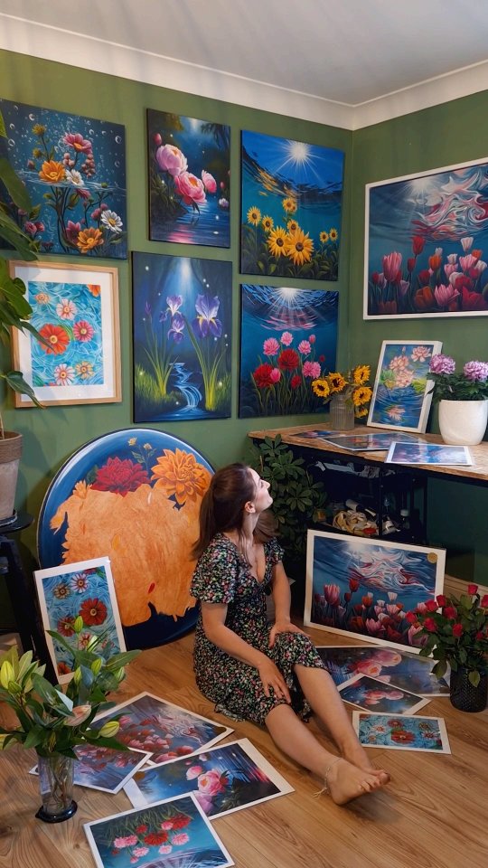 ✨ From blank walls to a blooming sanctuary 🌸✨
One clap, and my space transformed, drenched in colour, florals, and energy! 🌼🎨 Whether you’re an interior designer looking for statement pieces or a colour lover ready to brighten your home, my floral paintings turn empty walls into vibrant stories.
🖼️ Discover the full collection via the link in bio & bring the beauty of flowers indoors.
#InteriorDesignInspiration #FloralArt #ColourfulInteriors #HomeDecorGoals #ArtForInteriors #InteriorDesignerDecor #StatementWallArt #ContemporaryFloralArt #BrightAndBold #FloralHomeDecor