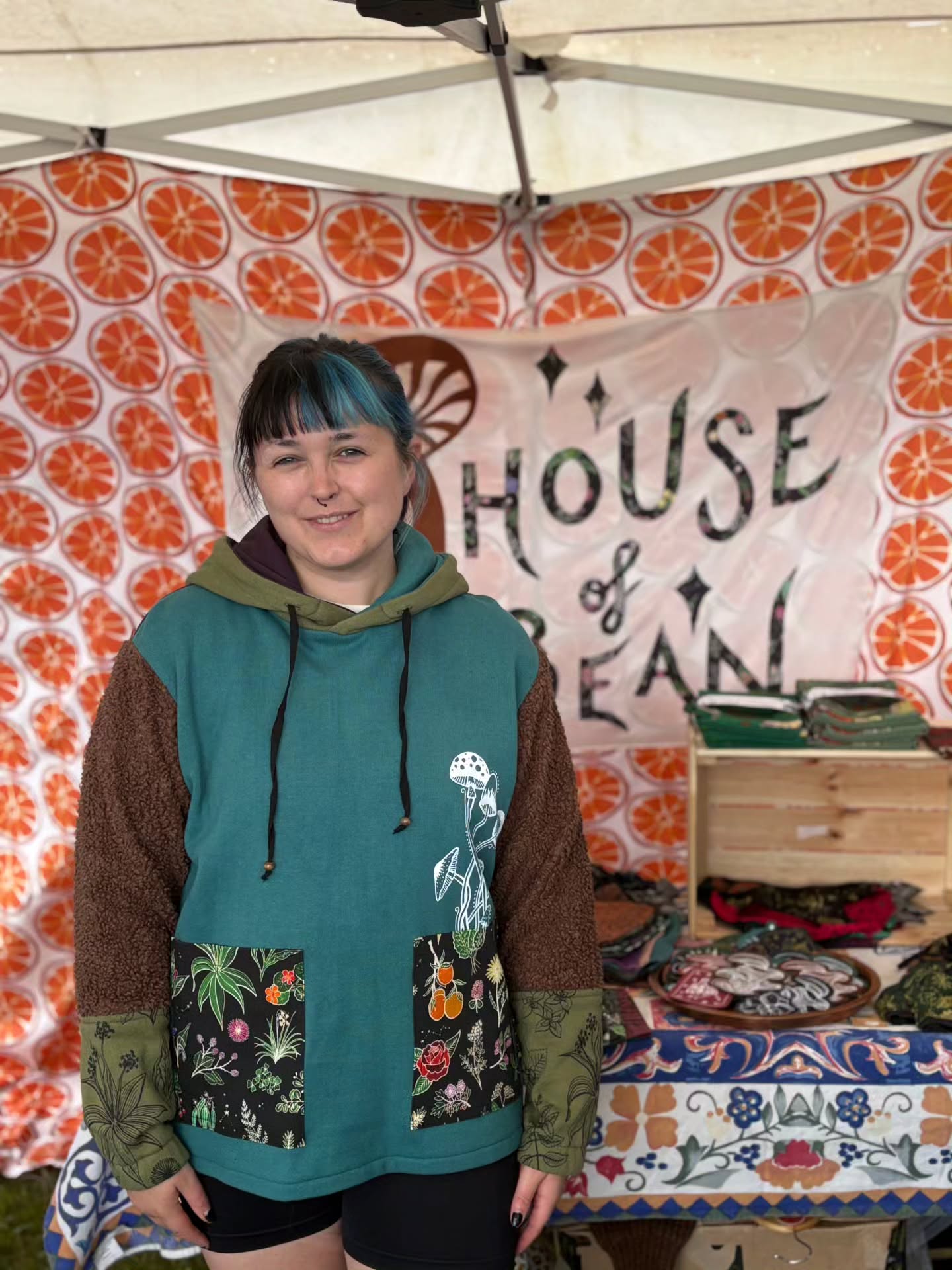 two gorgeous customers @asherlouisgilbert and @katiealien.art looking wonderful with their purchases at @allthingsfungifestival 💚
fancy owning a jumper like this? more will be coming soon, but feel free to message me for a custom creation ✨
www.houseofbeanco.com
#botanical #hemp #hempclothing #sustainableclothing #handmade #madetoorder #smallbusiness #screenprint #mushrooms #fungi #mushroomclothing #forager